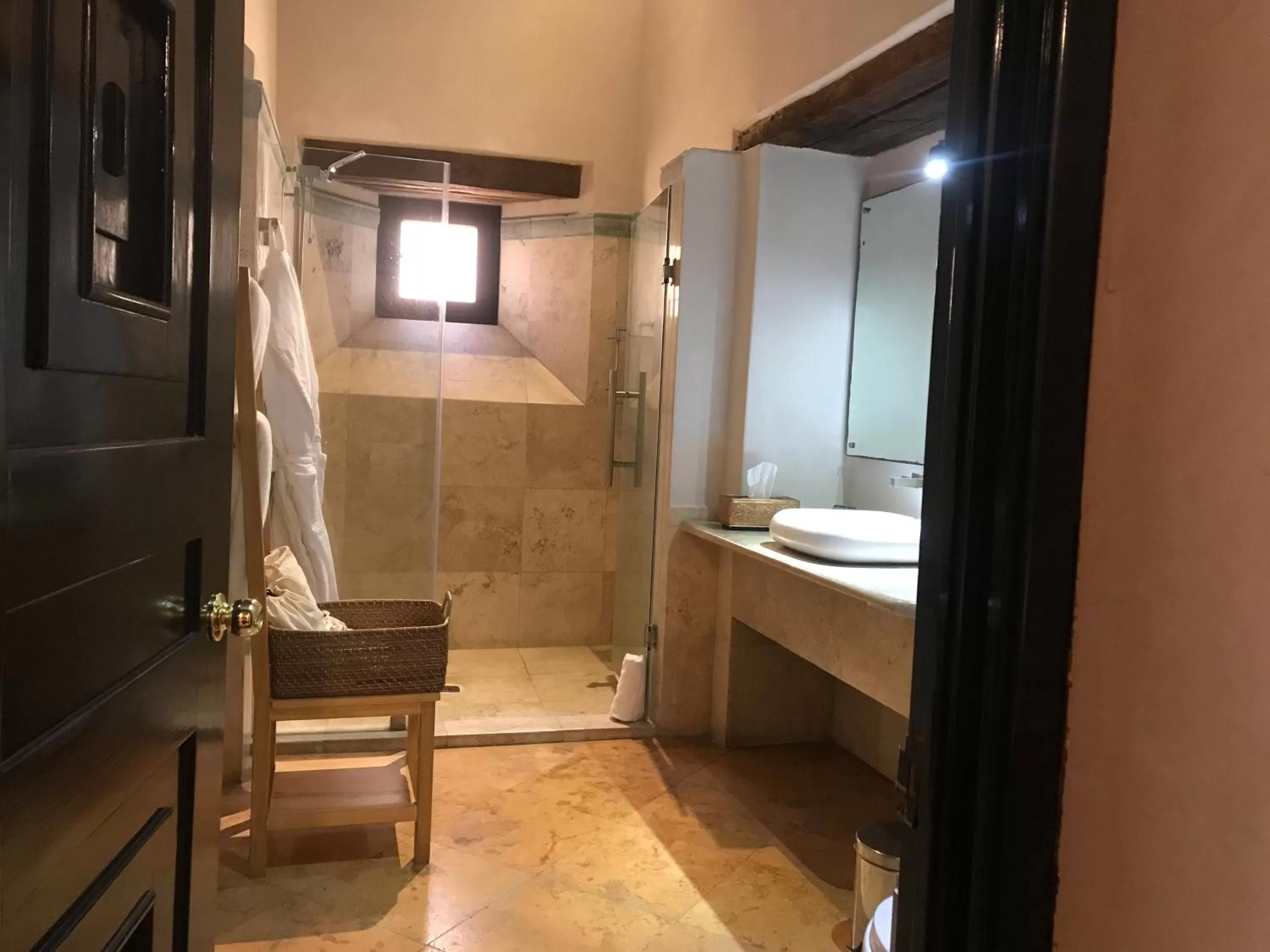 Shower in Casona Alonso 10- Hotel Boutique