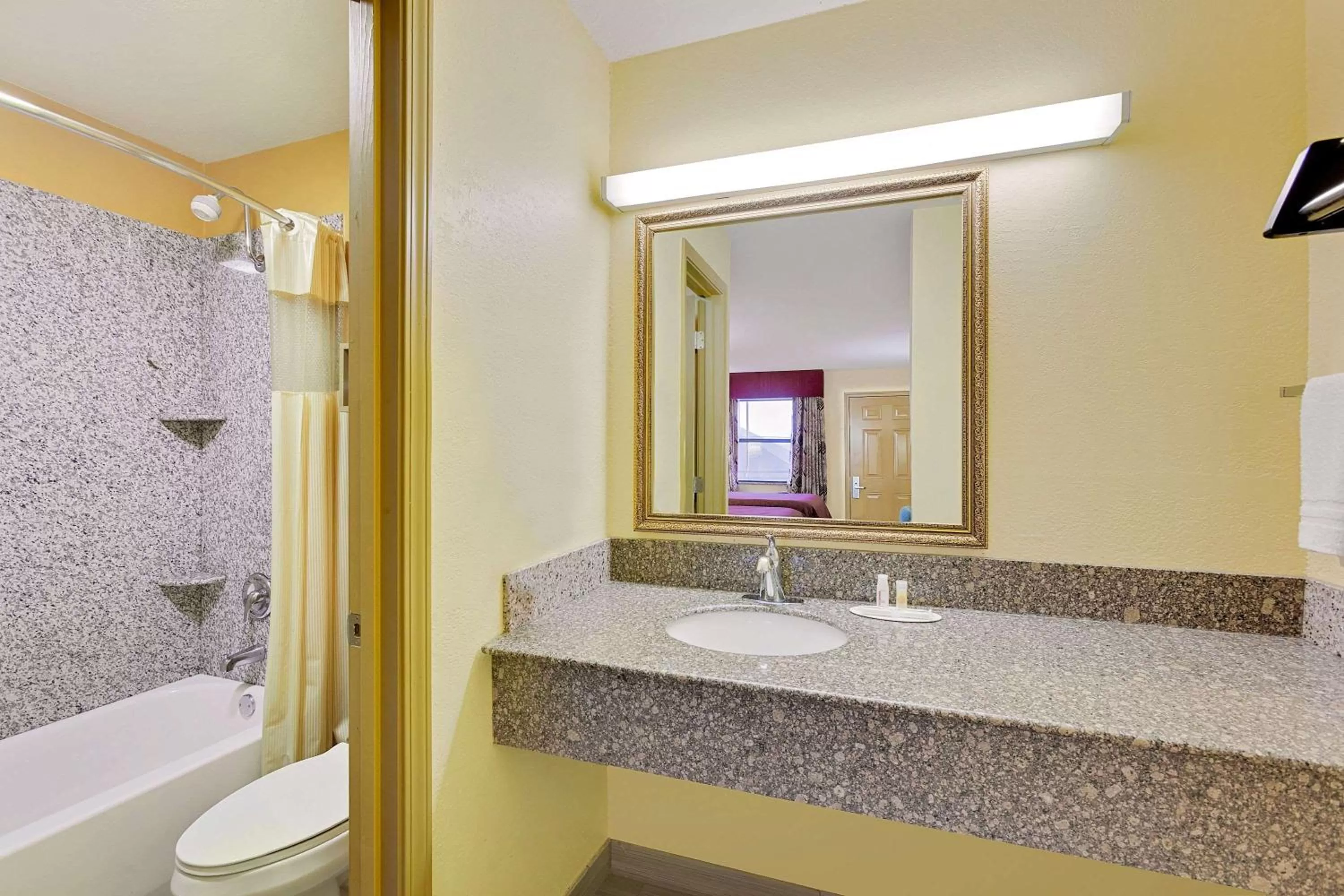 Bathroom in Morrilton Inn