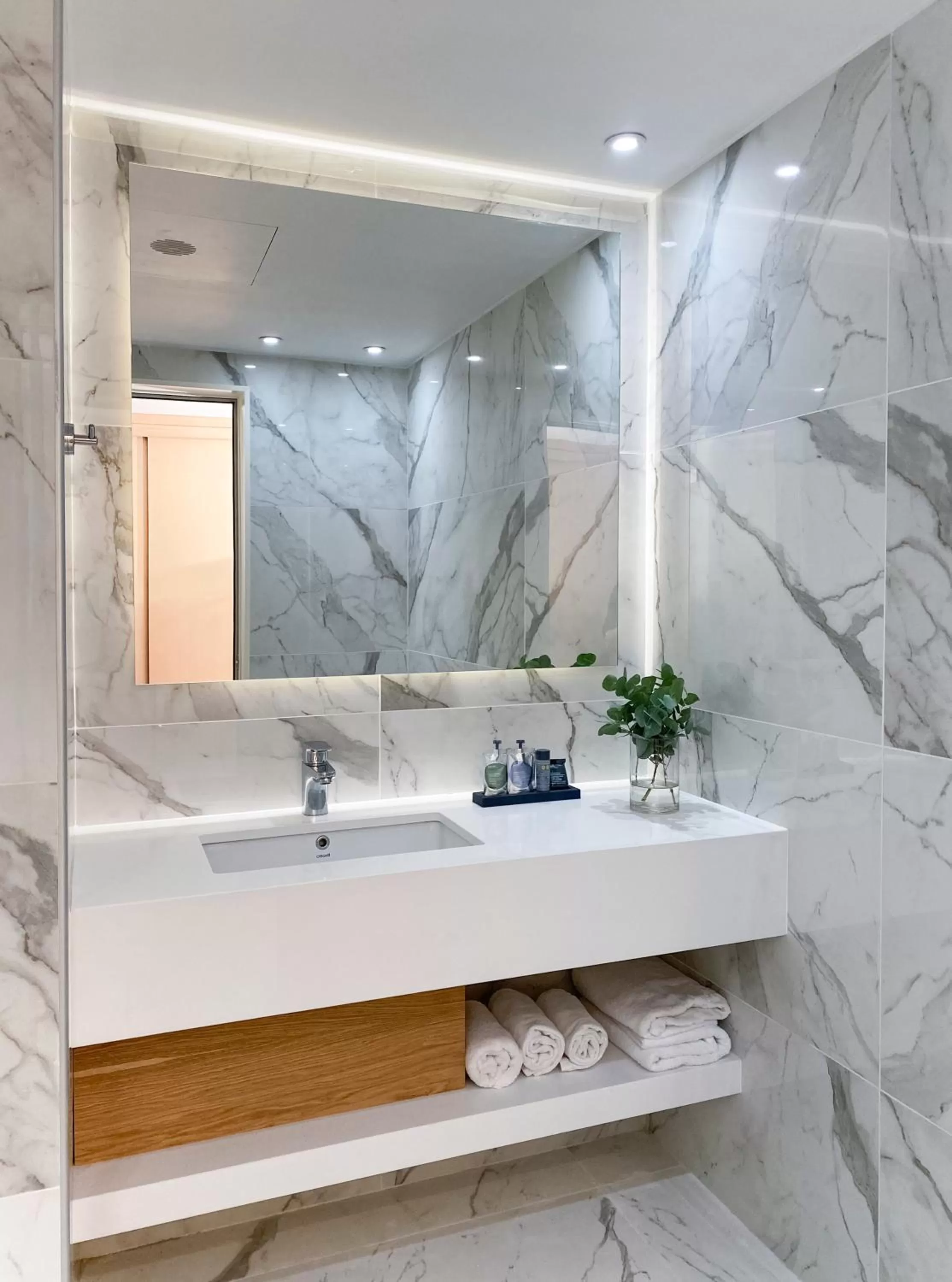 Bathroom in Ajax Hotel