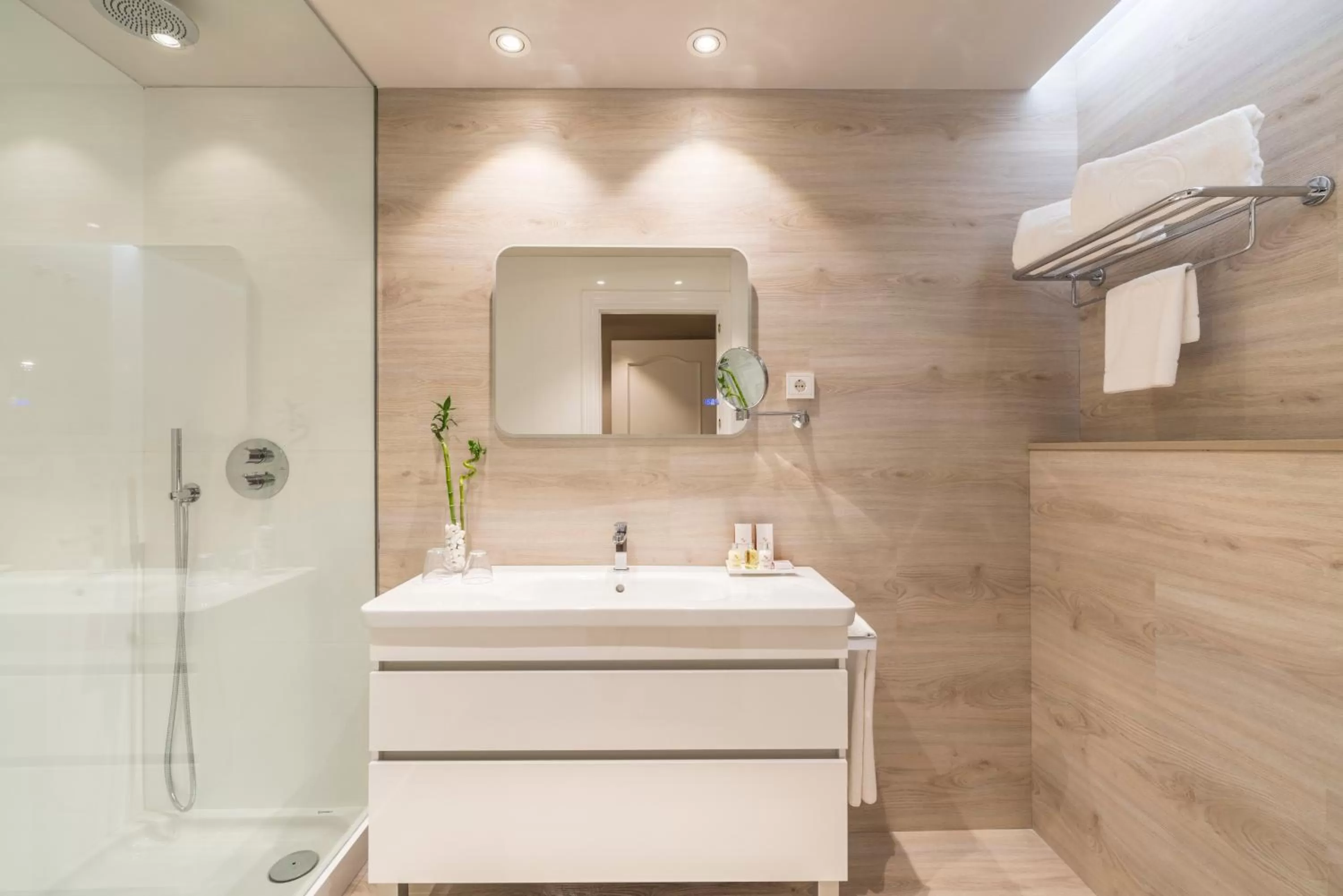 Bathroom in Sallés Hotel Pere IV