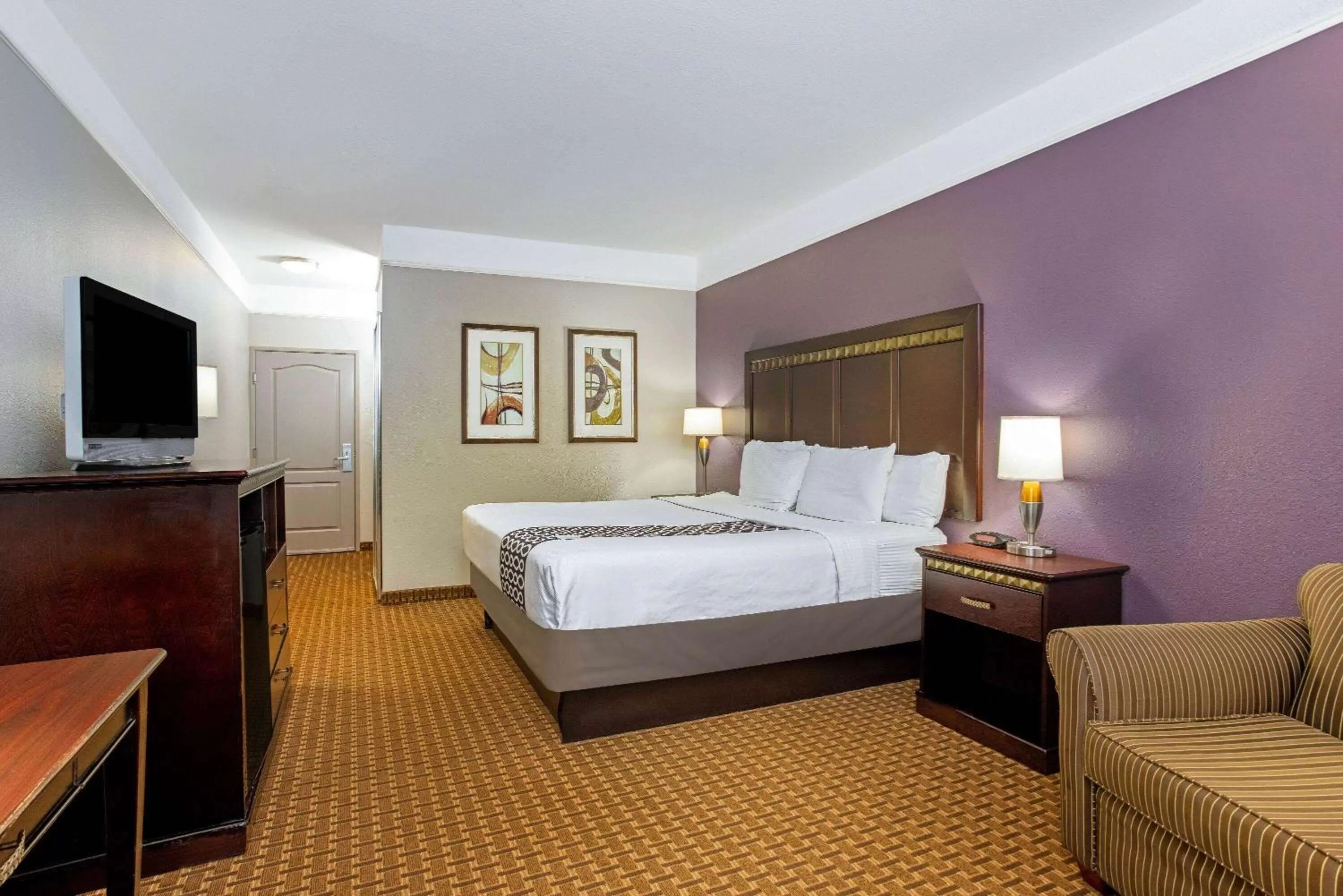 Photo of the whole room, Bed in La Quinta by Wyndham Cleburne