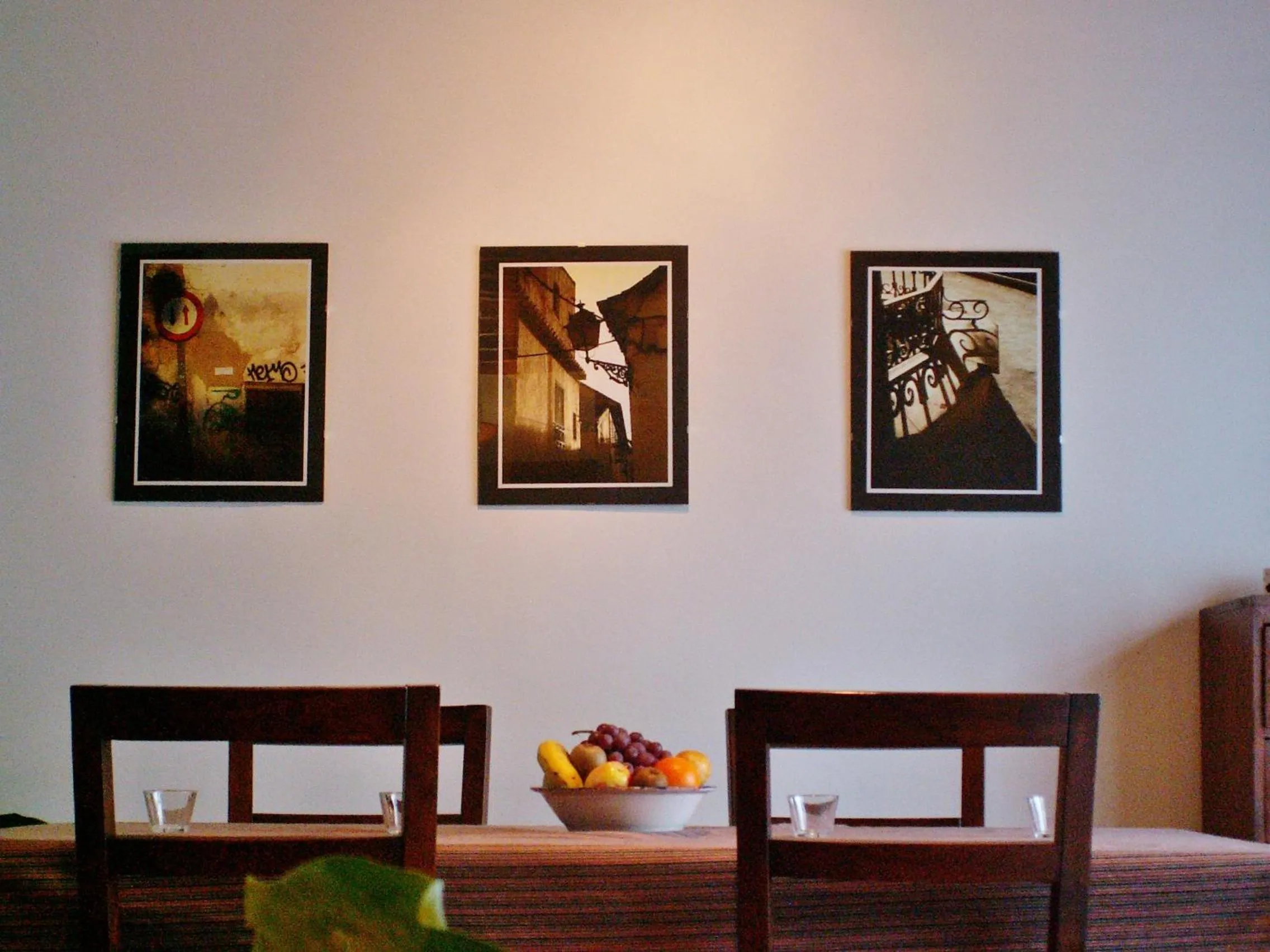 Dining area in Oasis Backpackers' Hostel Granada