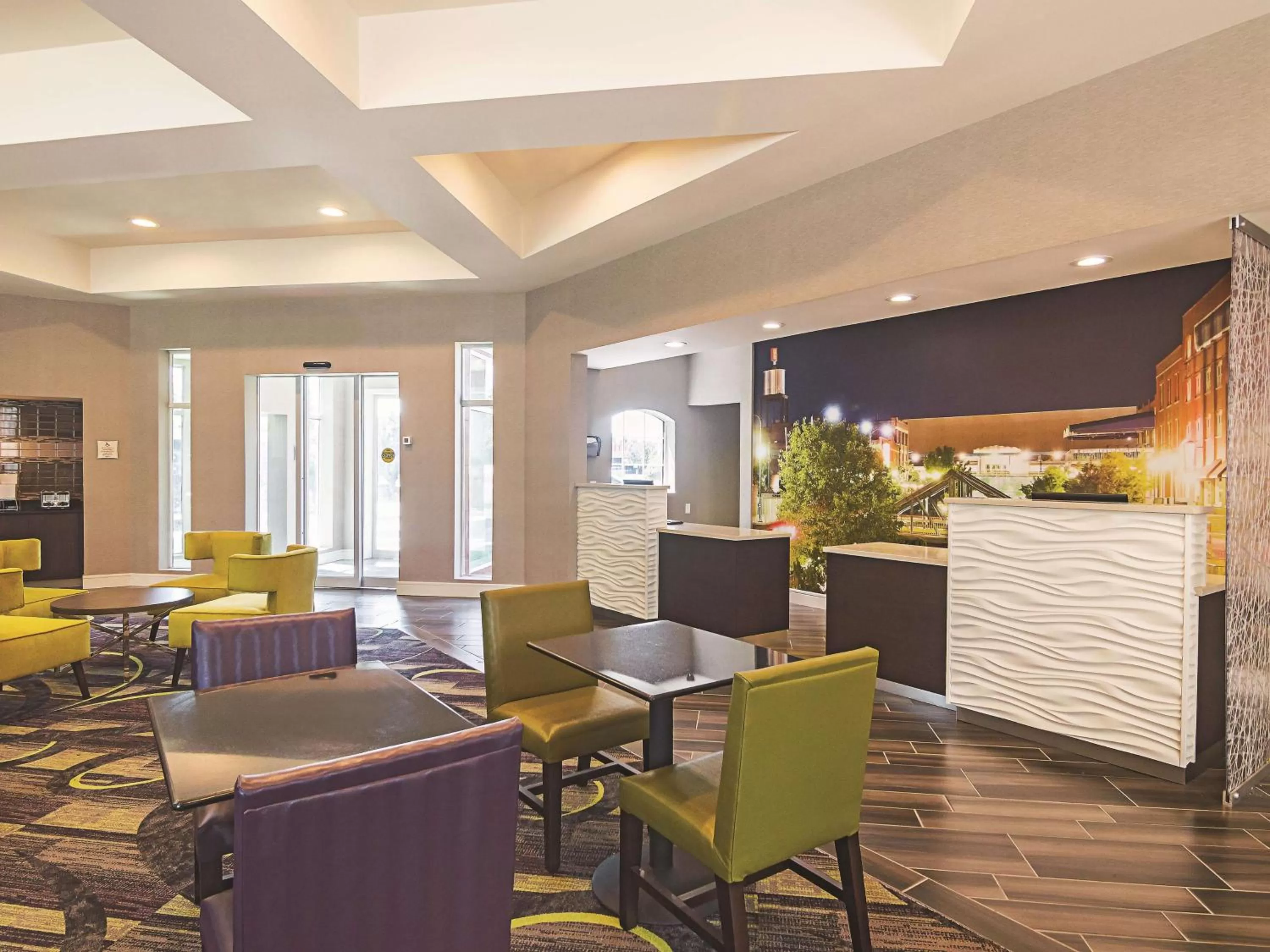 Lobby or reception in La Quinta by Wyndham Oklahoma City - NW Expwy
