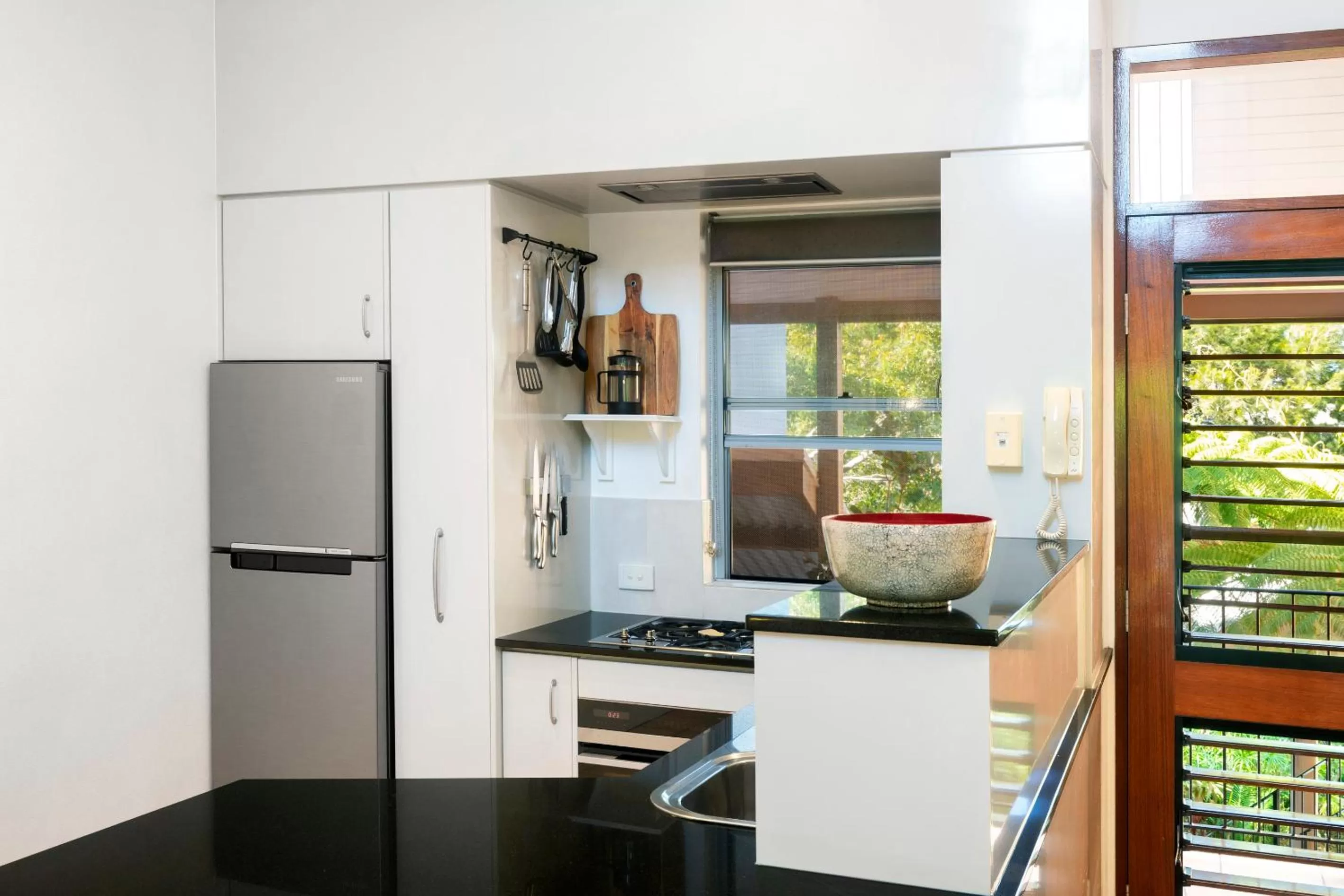 kitchen, Kitchen/Kitchenette in L'Auberge Noosa