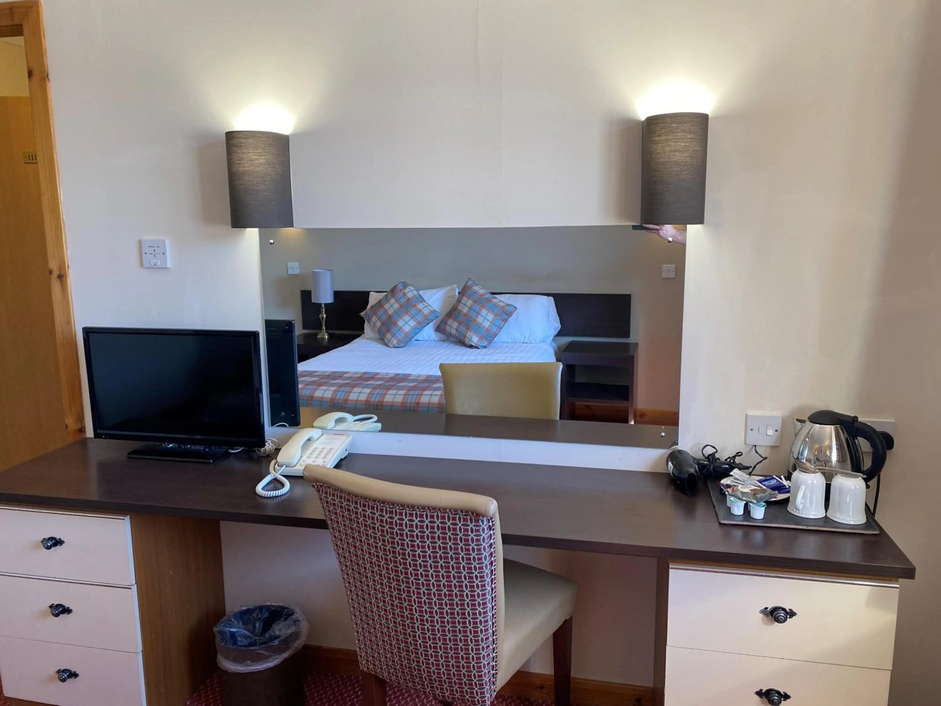 Bedroom, Bed in Highlander Hotel ‘A Bespoke Hotel’