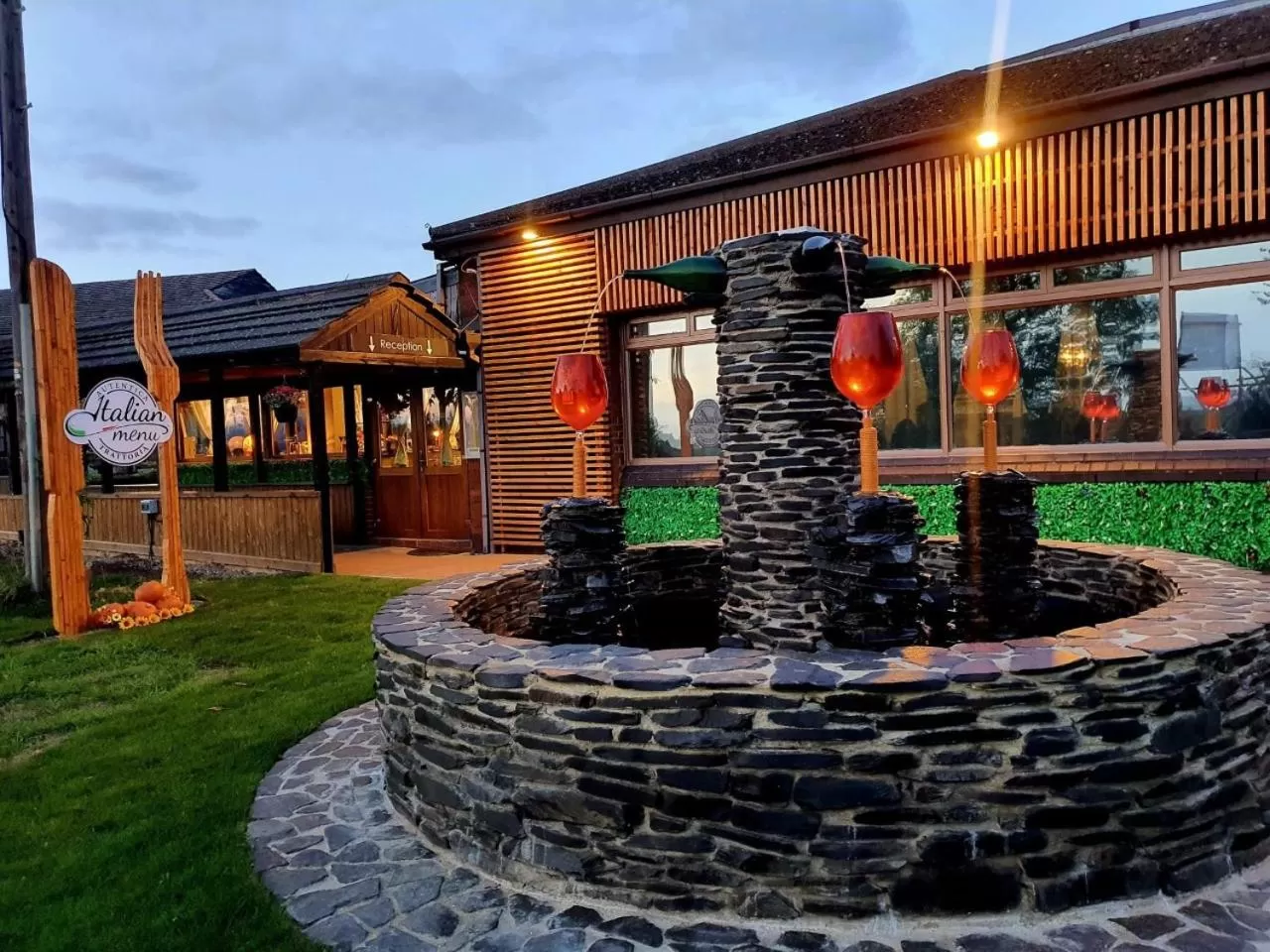 Restaurant/places to eat in Travel Plaza Hotel