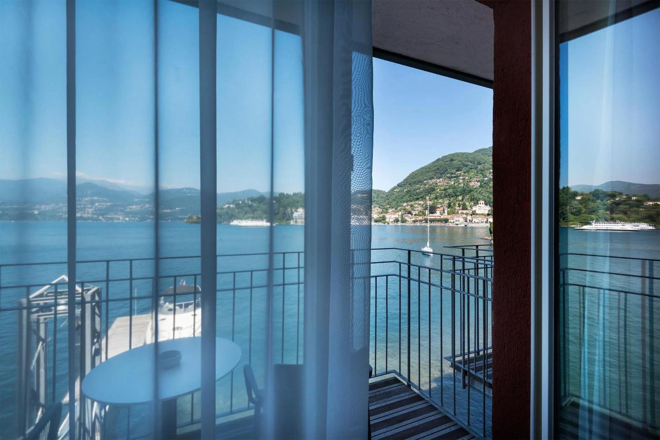 Deluxe Double or Twin Room with Terrace and Lake View in Il Porticciolo
