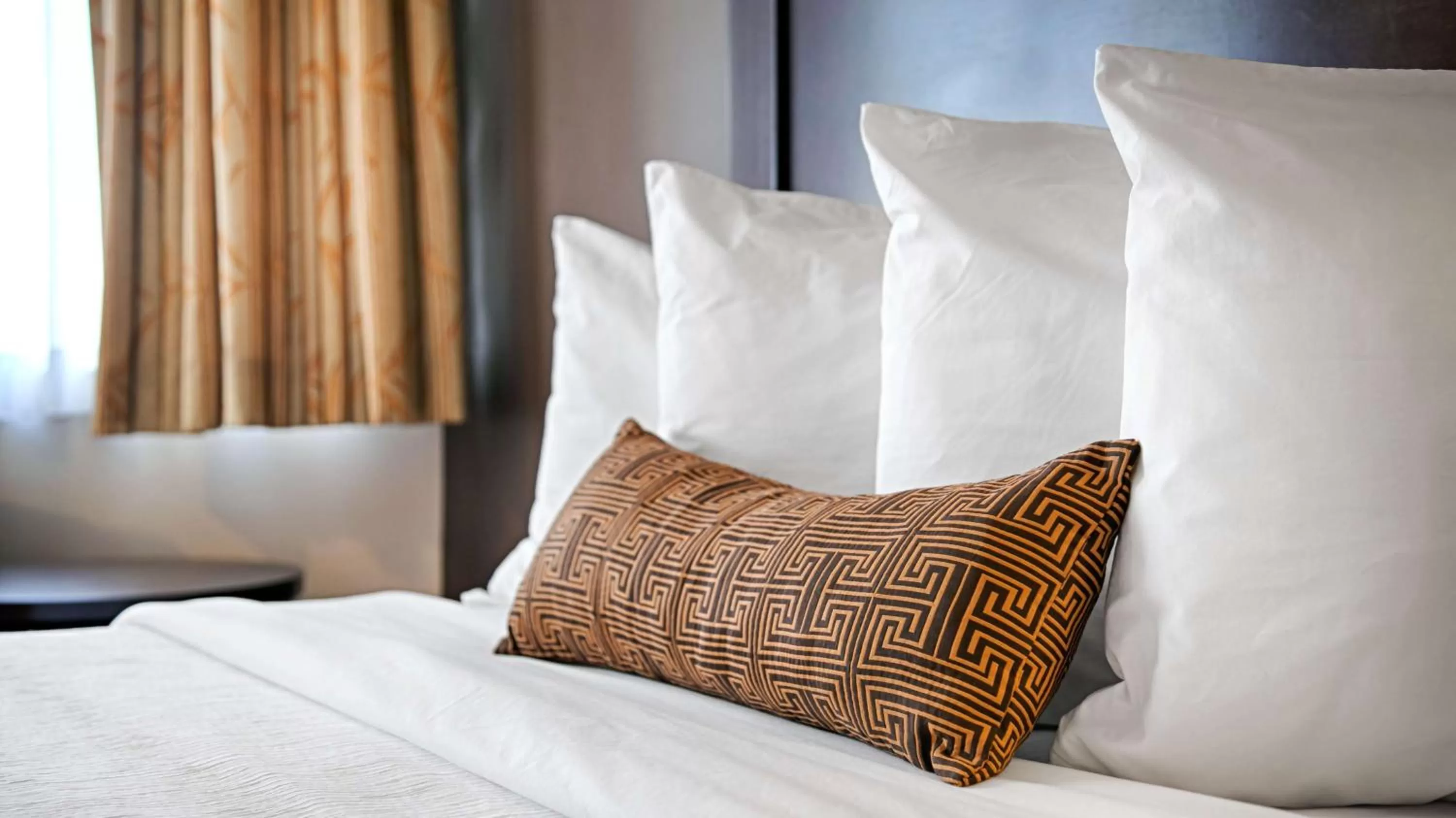 Photo of the whole room, Bed in Aiden Los Angeles Downtown Dragon Gate Inn