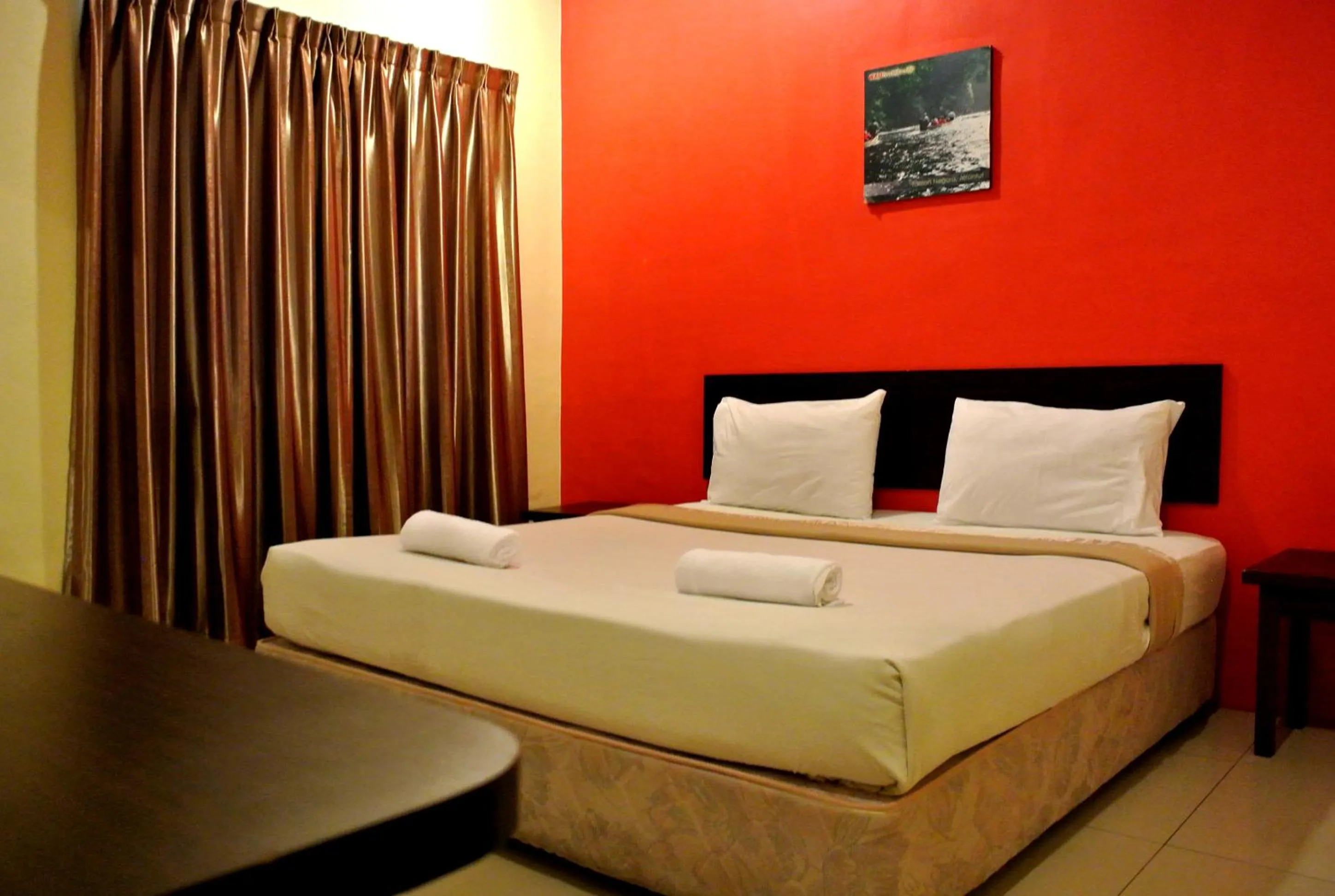 Bed in Wau Hotel & Cafe