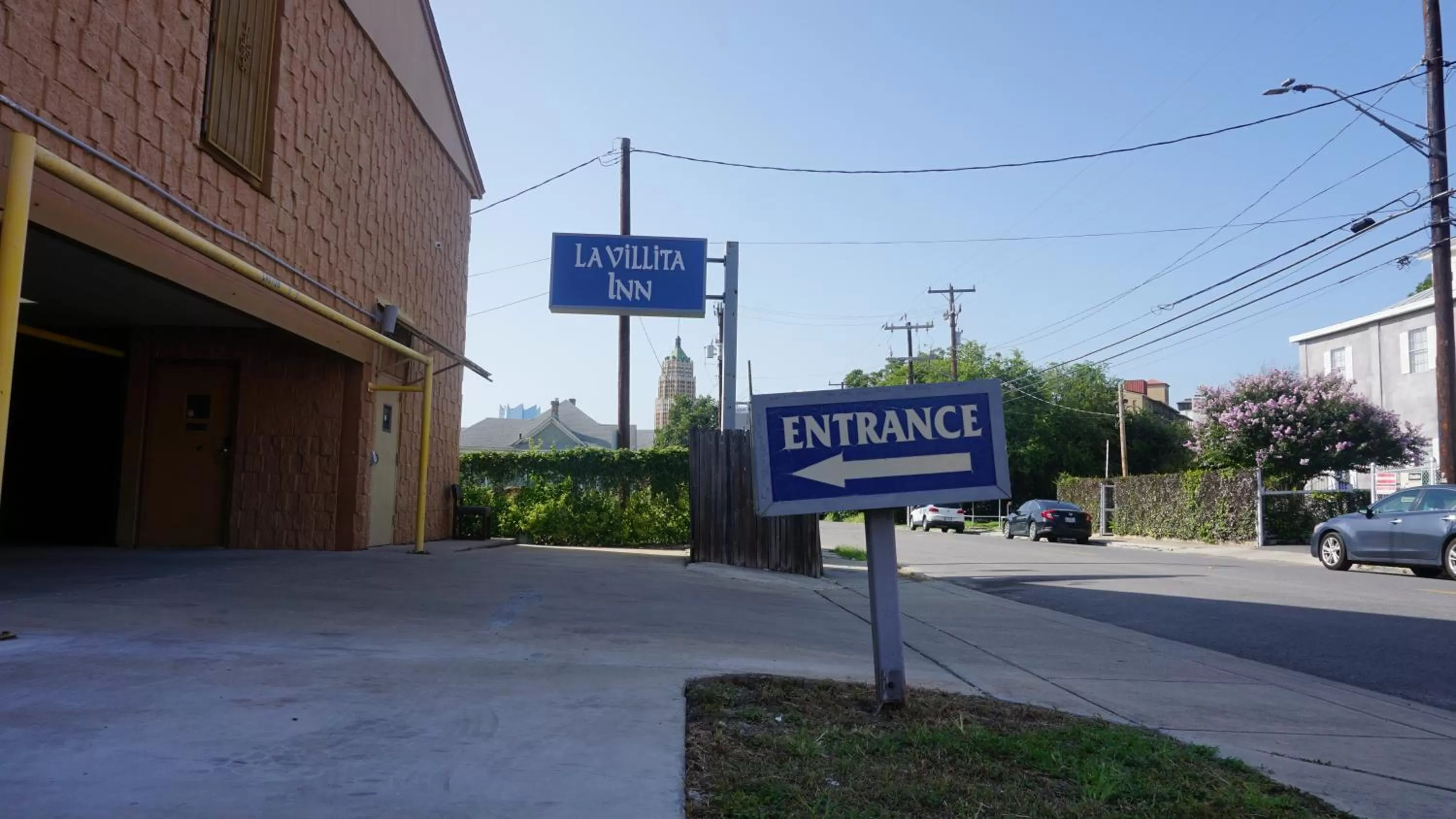 Facade/entrance in La Villita Inn