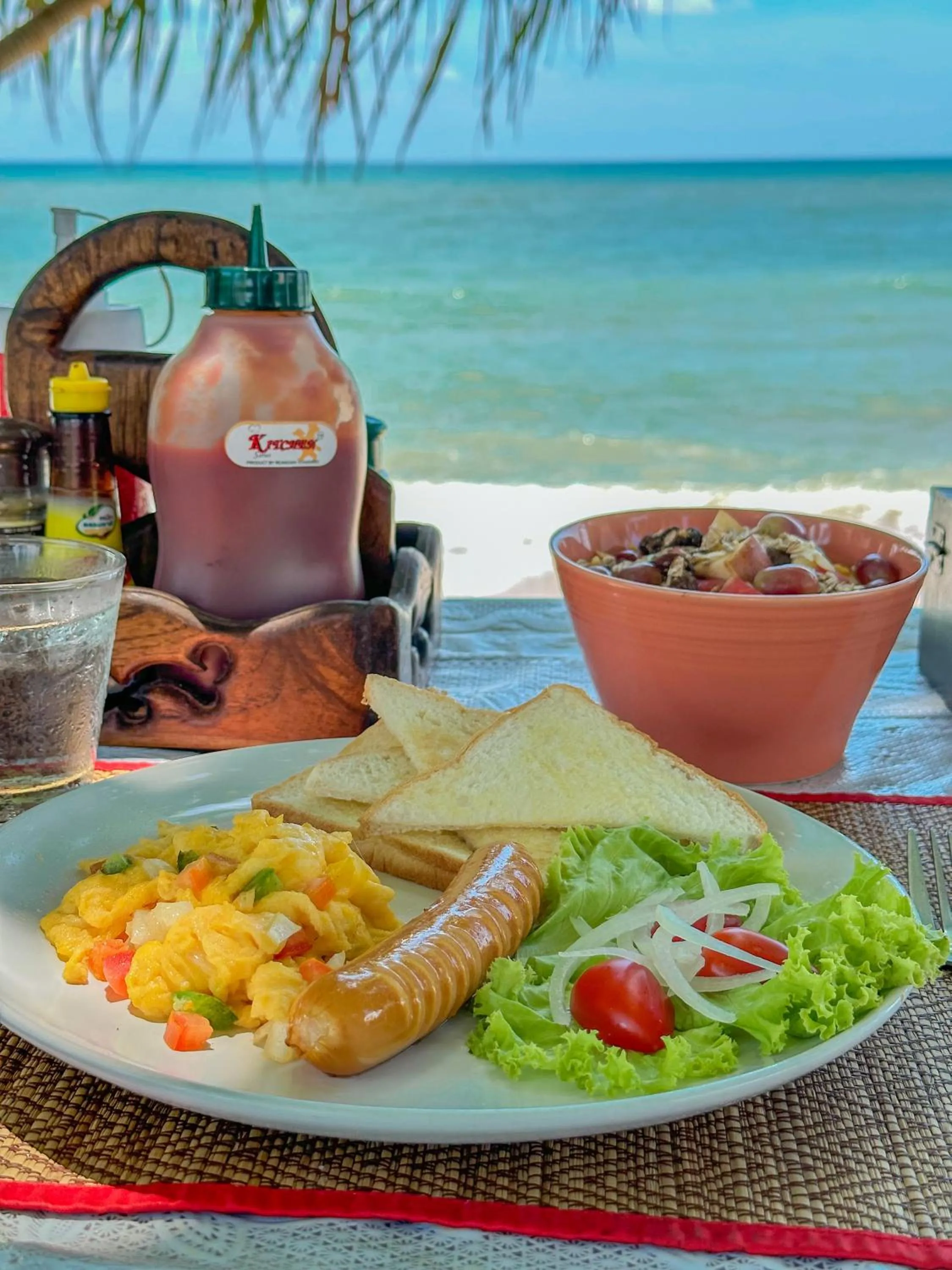 Food and drinks in Lanta A&J Klong khong Beach