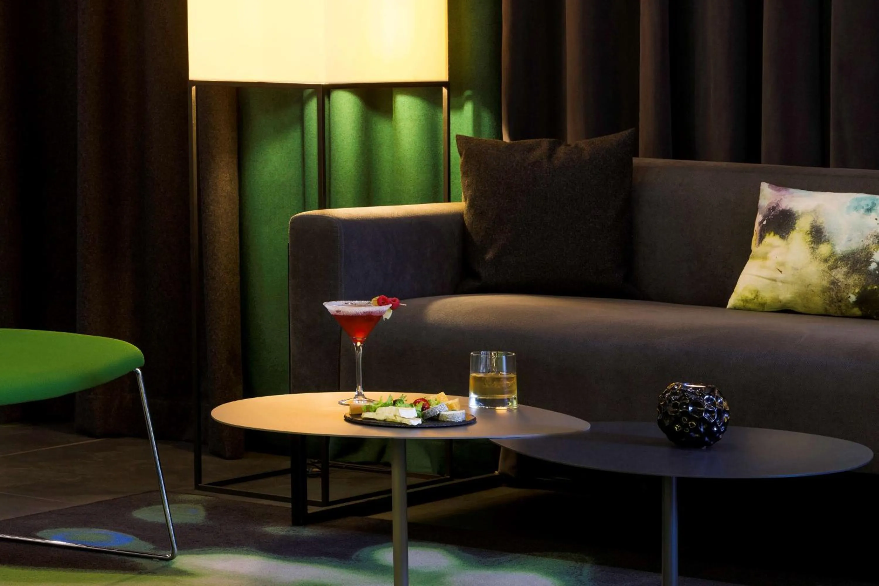 Living room in Best Western Plus Hotel Du Parc Chantilly