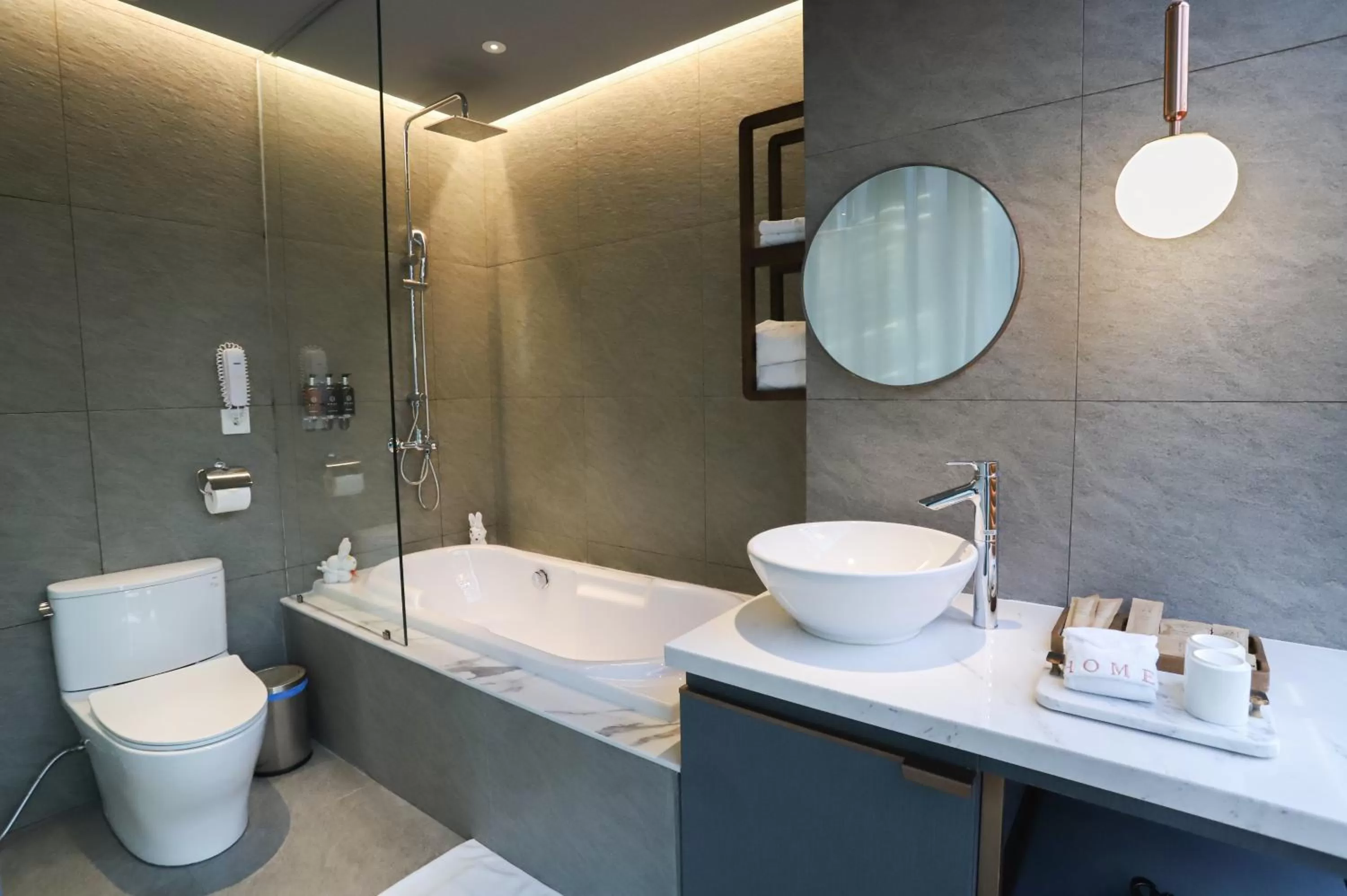 Toilet in HOME Hotel