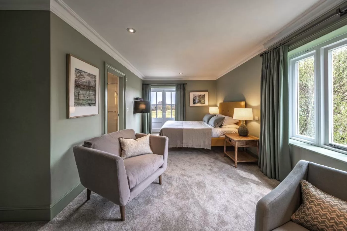 Bedroom, Bed in The Crown Inn