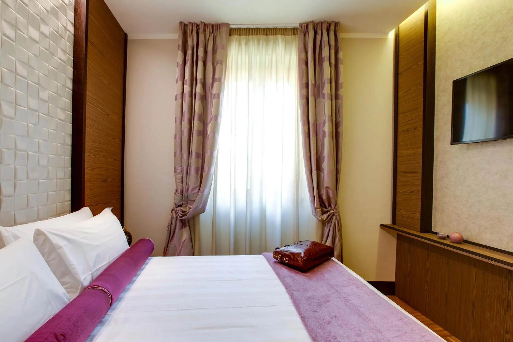 Bedroom, Bed in Solo Experience Hotel