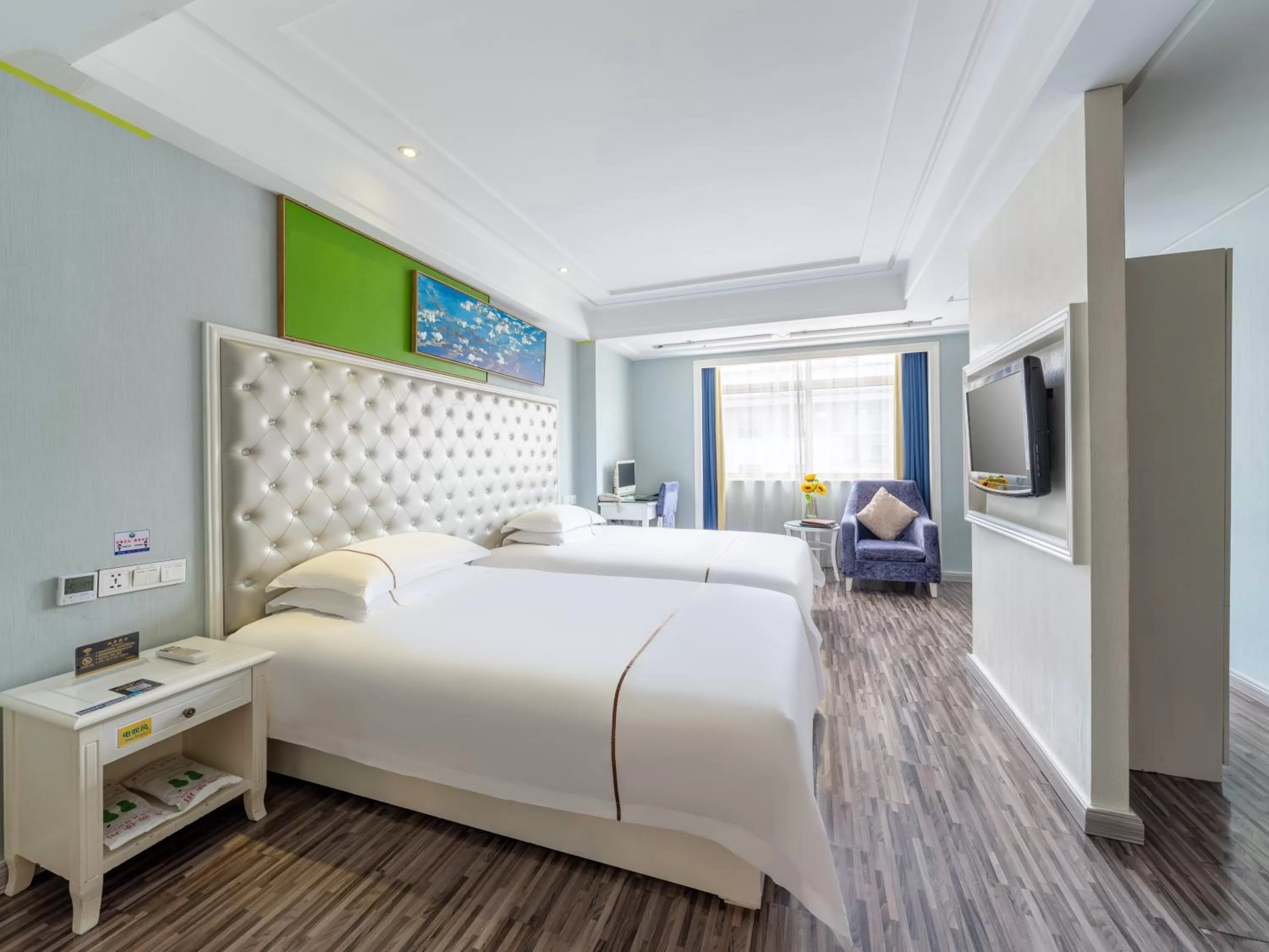 Bed in Lingshang Hotel