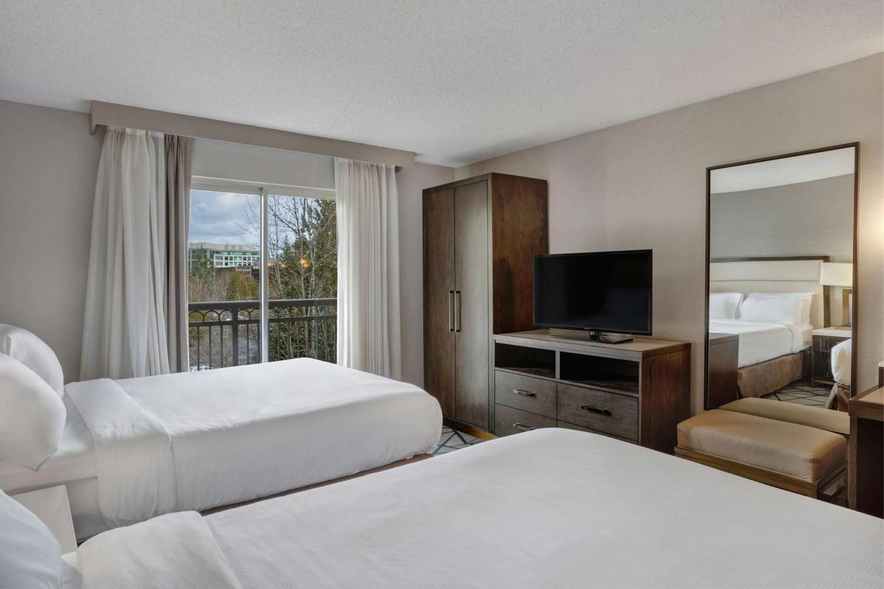 Bed in Embassy Suites by Hilton Seattle Bellevue