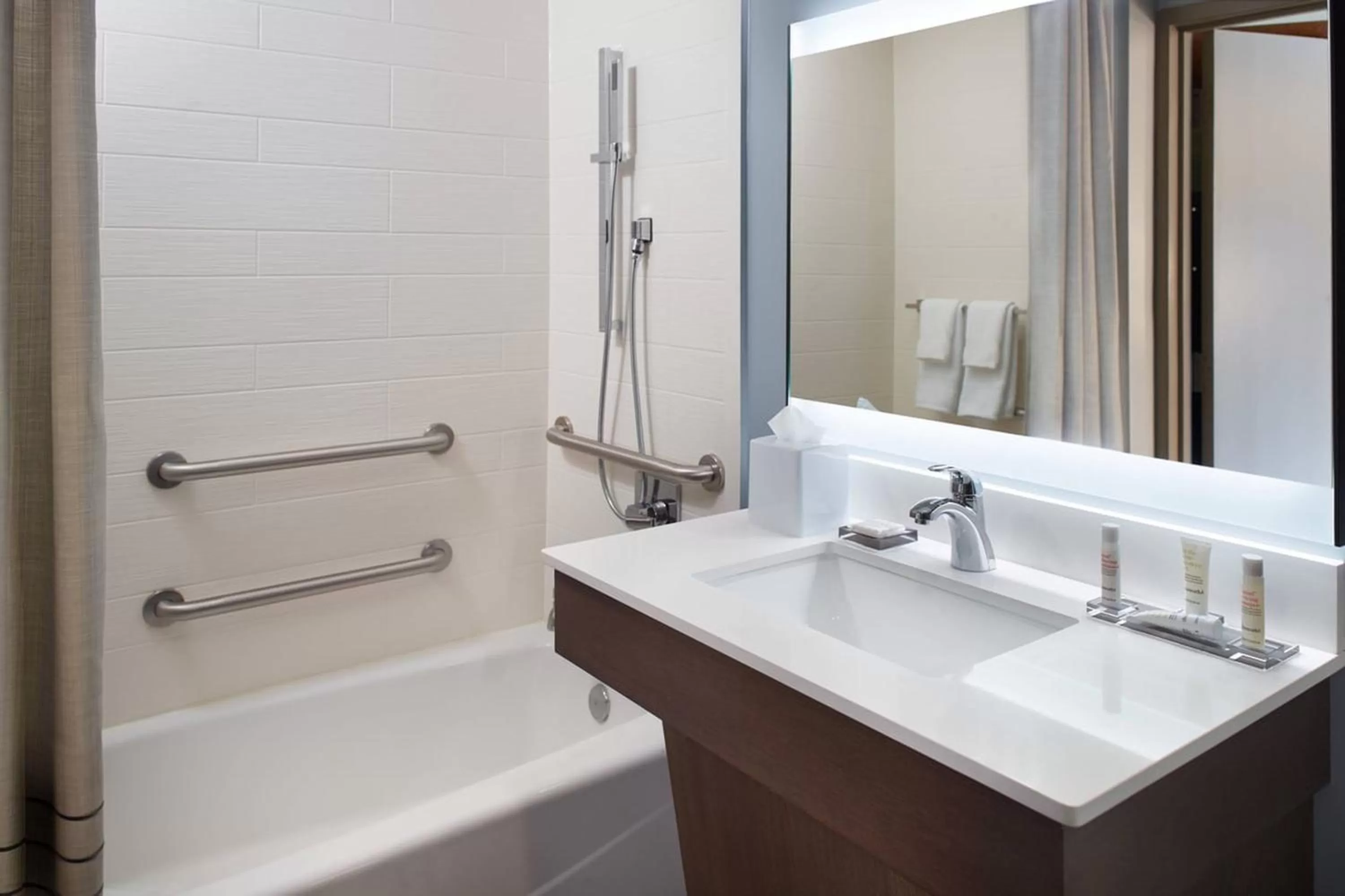 Bathroom in Atlanta Evergreen Lakeside Resort