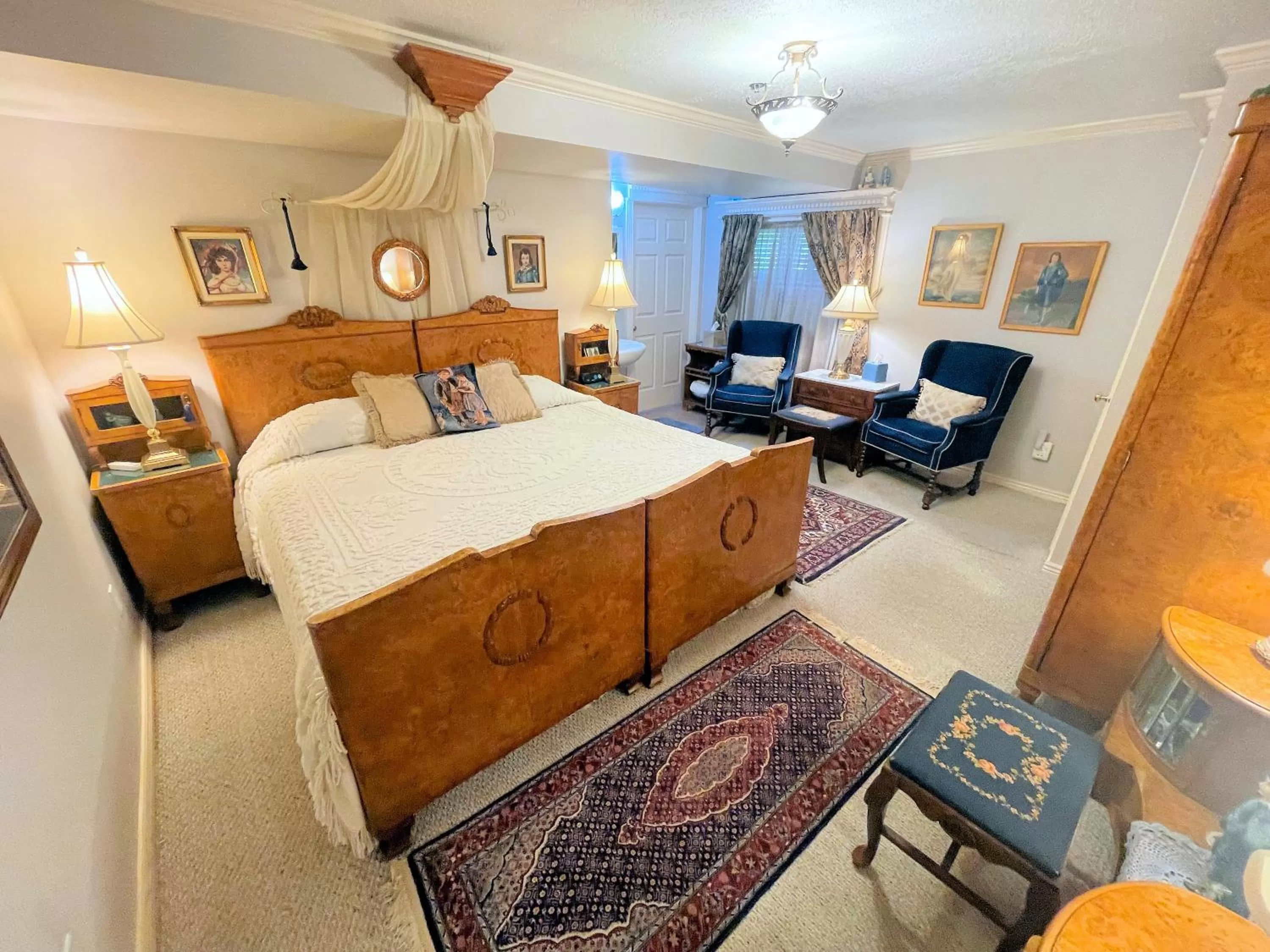 Bedroom, Bed in Big Yellow Inn