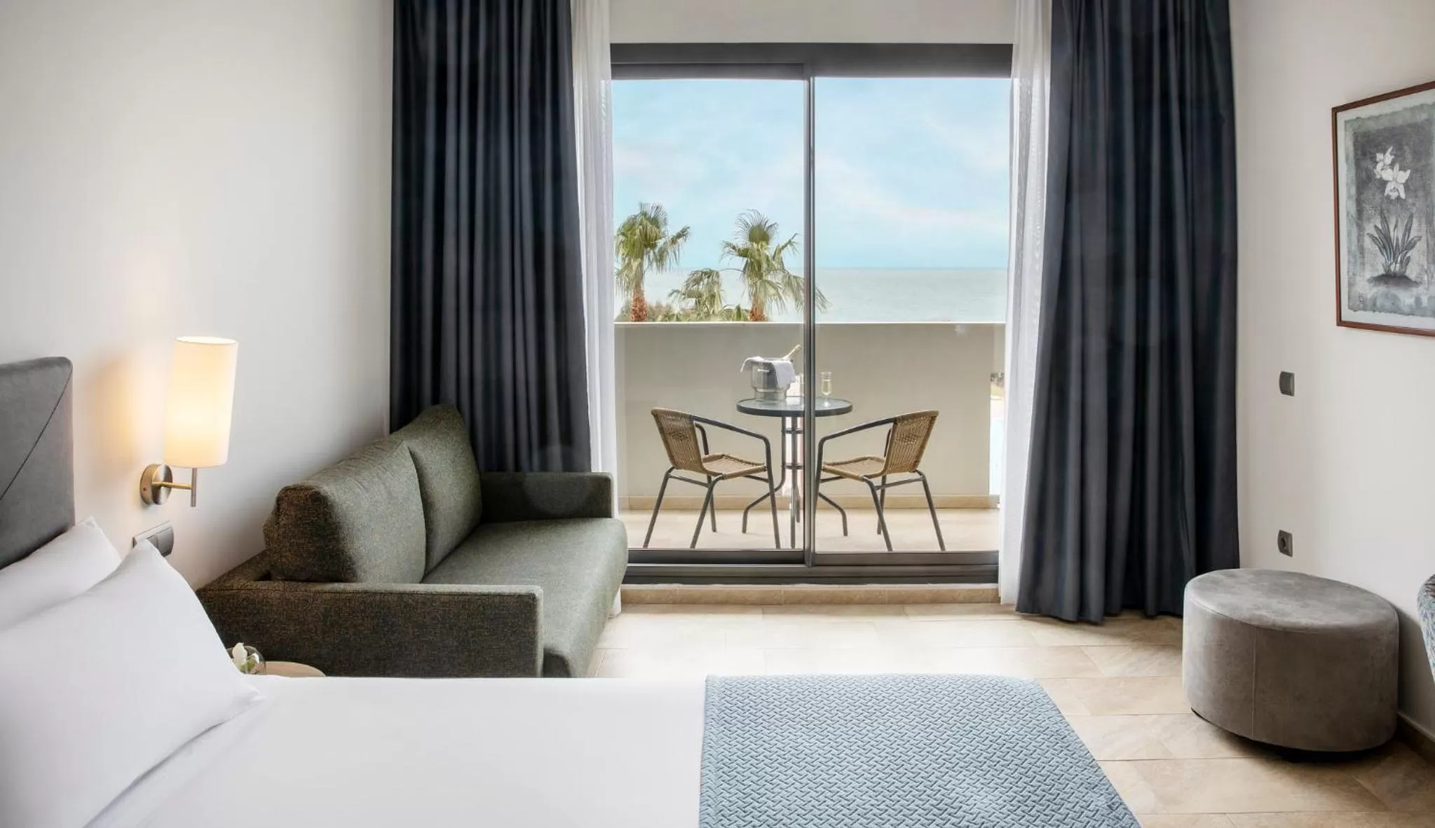 Bedroom, Bed in Ilunion Calas de Conil