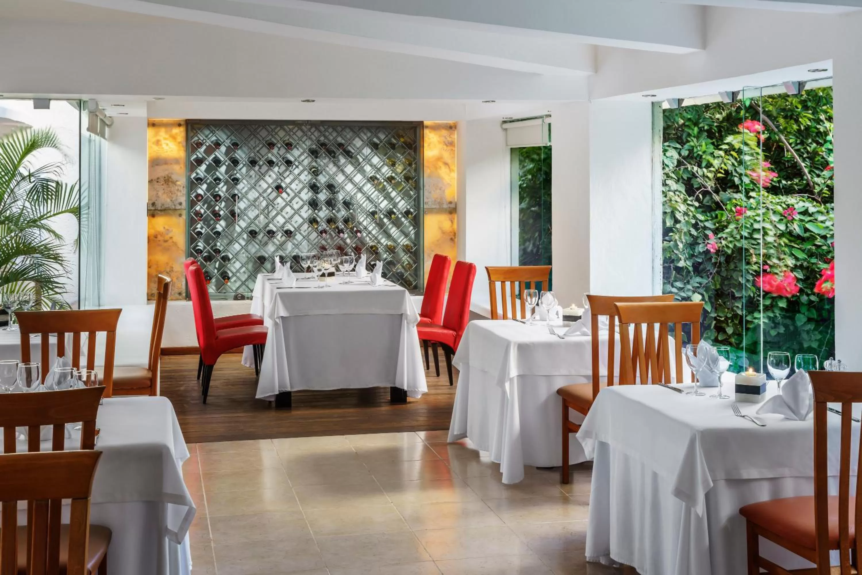 Restaurant/places to eat in The Reef Playacar Beach Resort & Spa-Optional All Inclusive