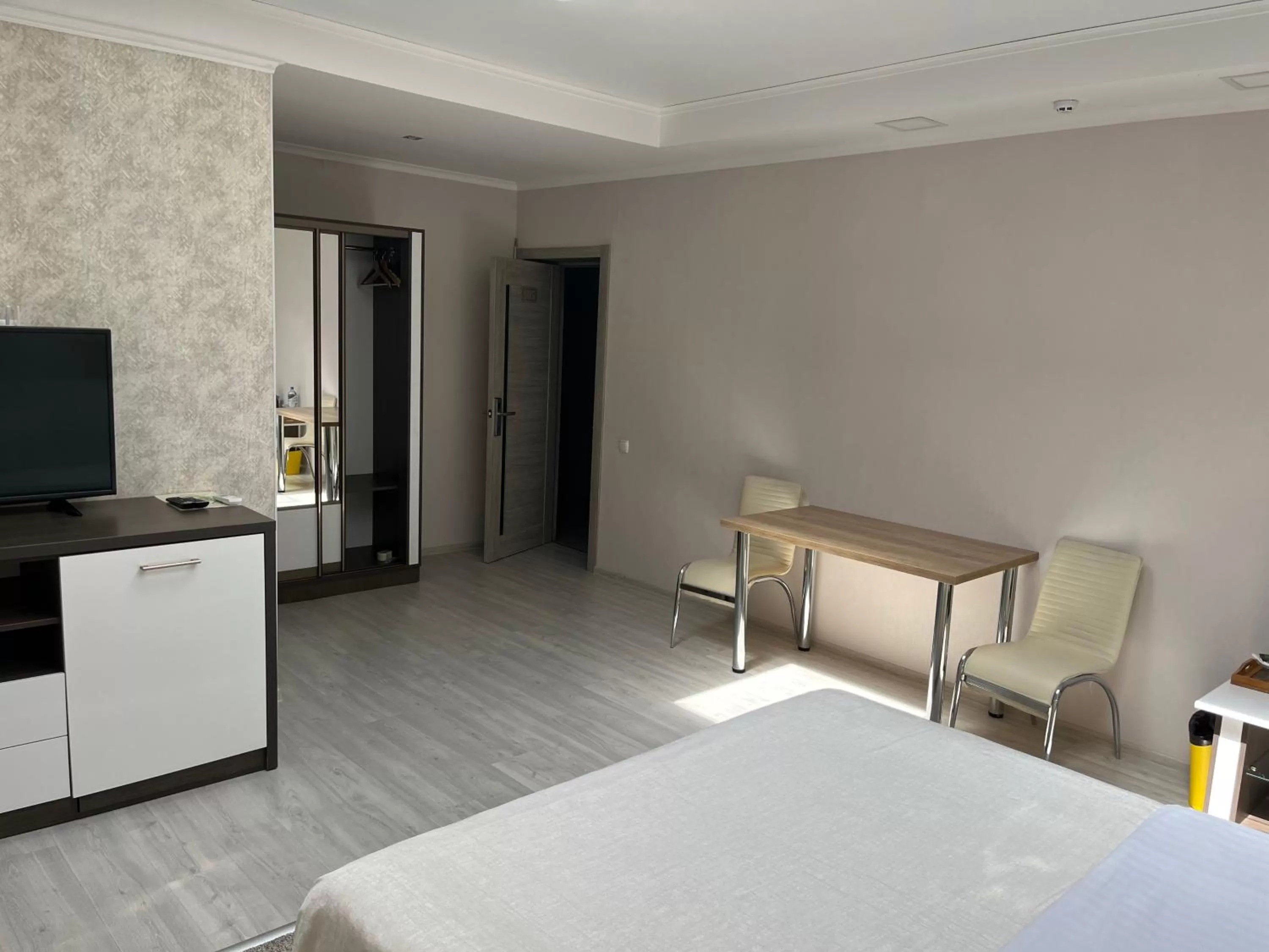 Photo of the whole room, Bed in Elite Hotel