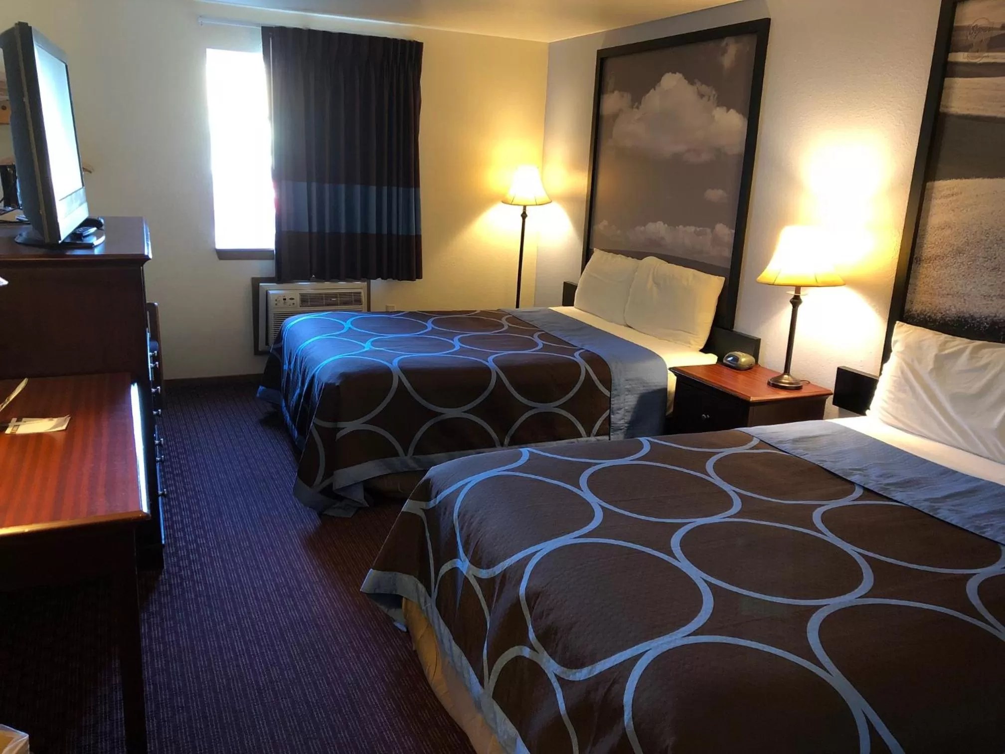 Bedroom, Bed in Super 8 by Wyndham Lewiston