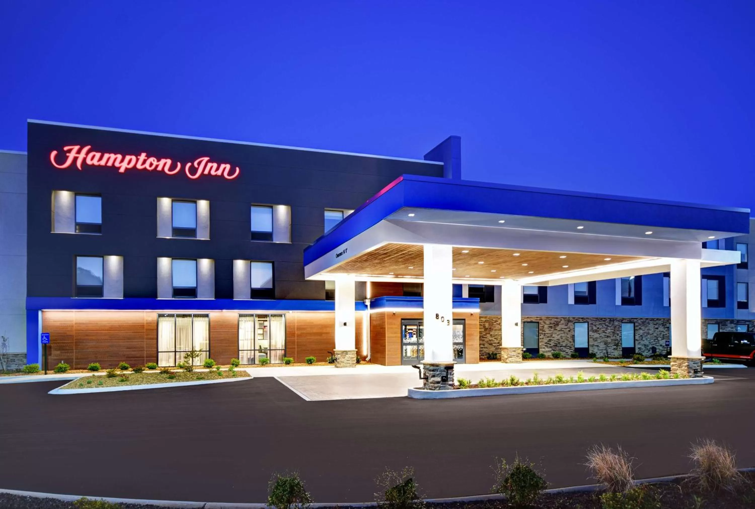 Property building in Hampton Inn Cave City, KY