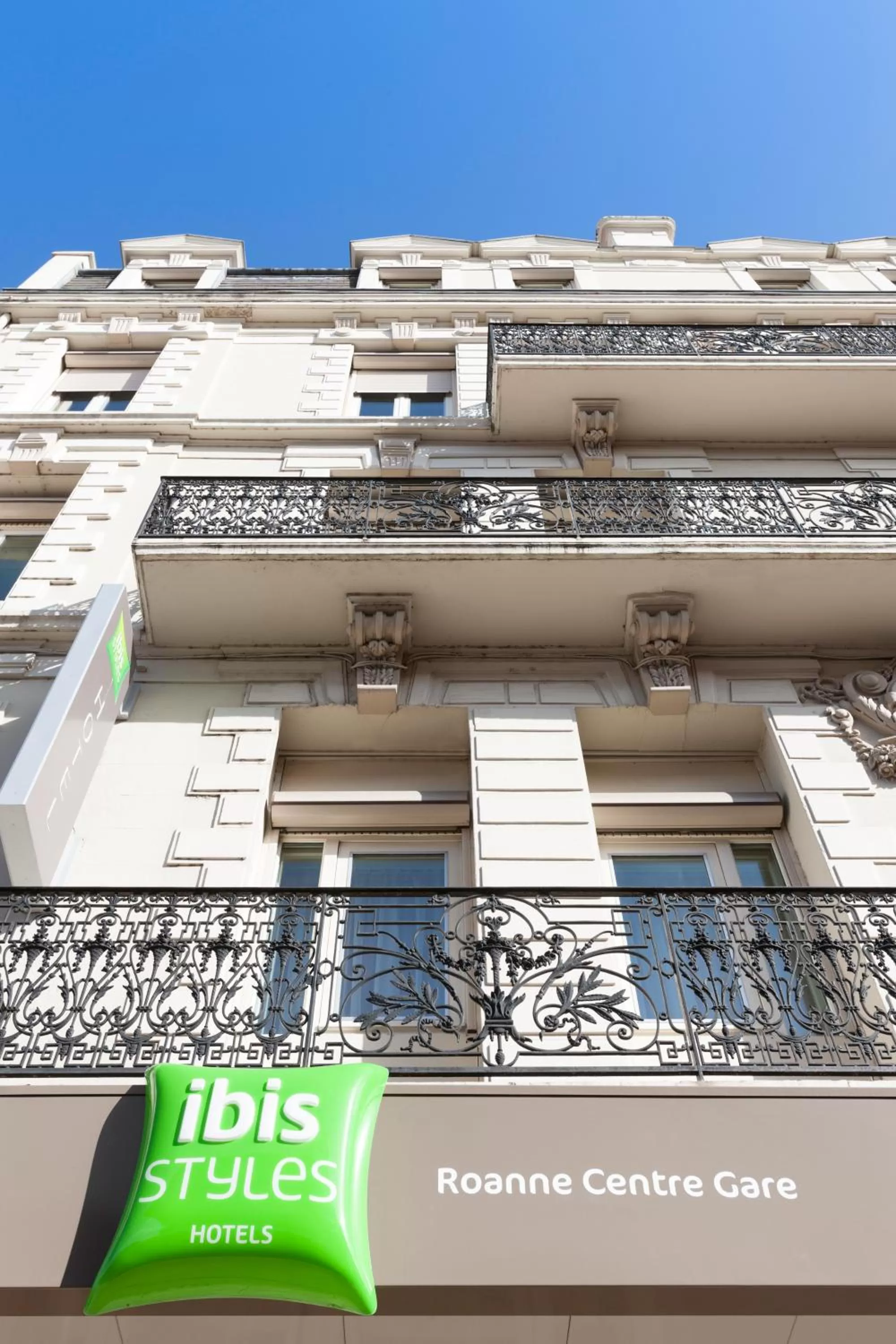 Facade/entrance in ibis Styles Roanne Centre Gare