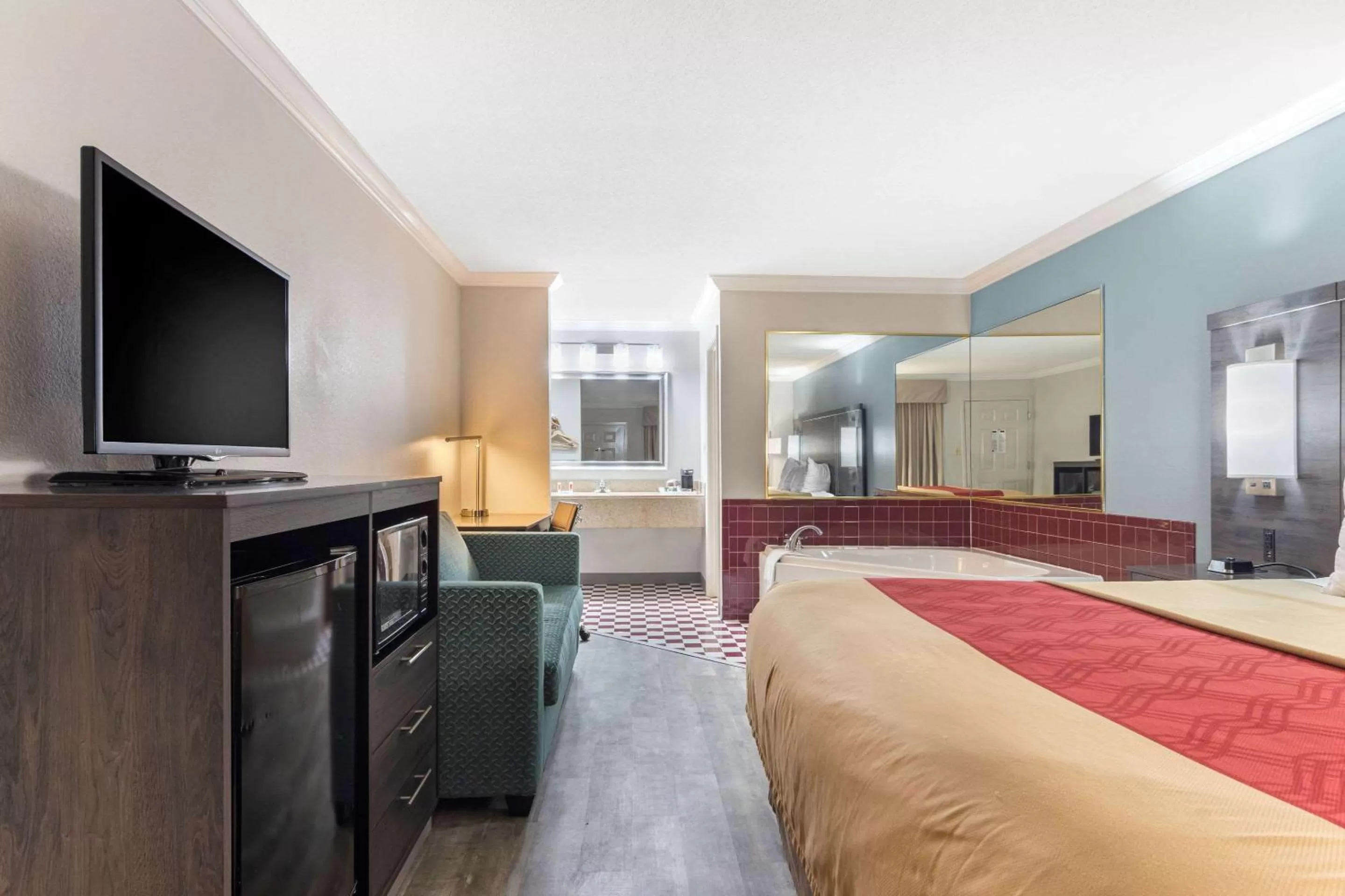 Bedroom, Bed in Econo Lodge Byron - Warner Robins