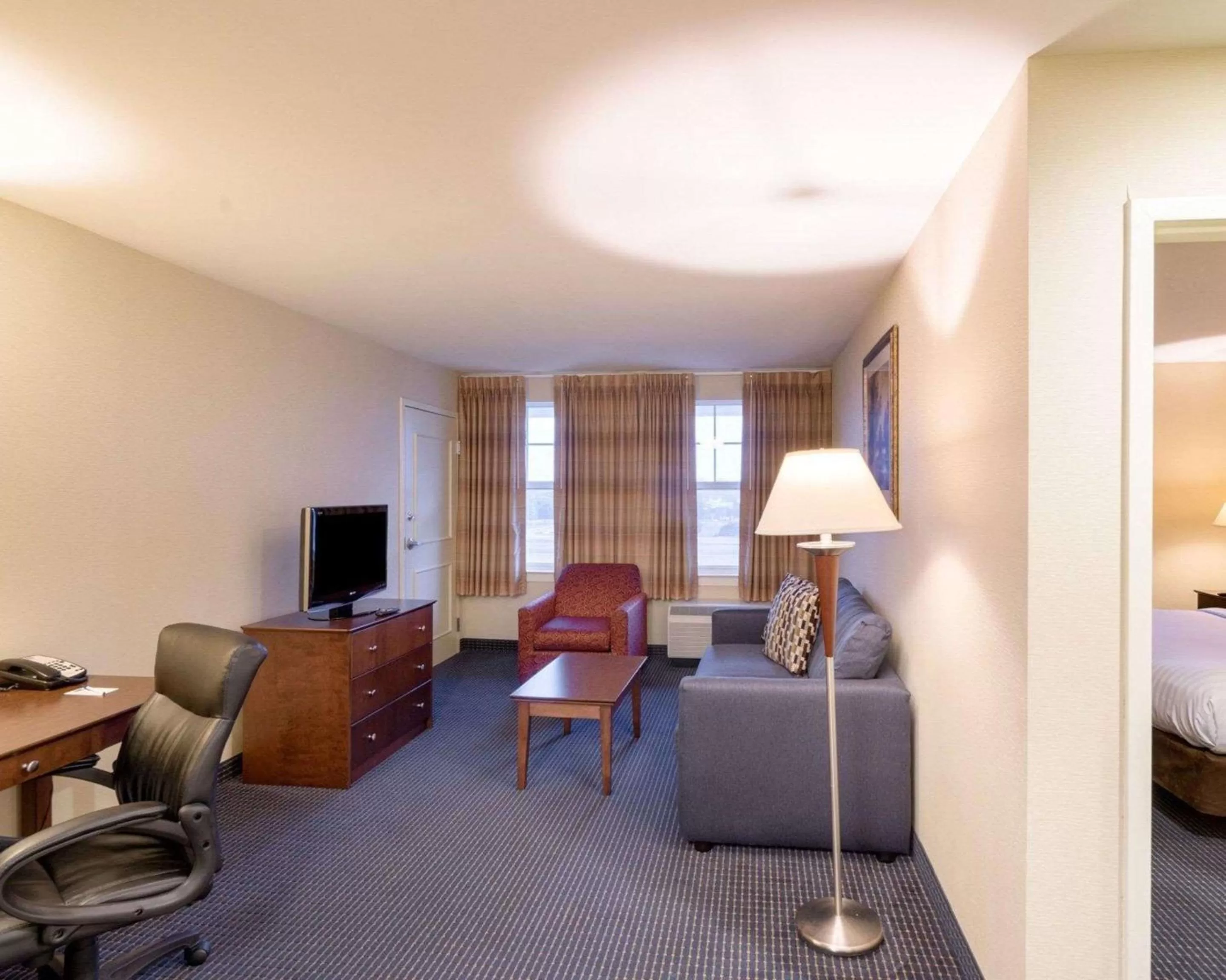 Photo of the whole room in Mainstay Suites Dover