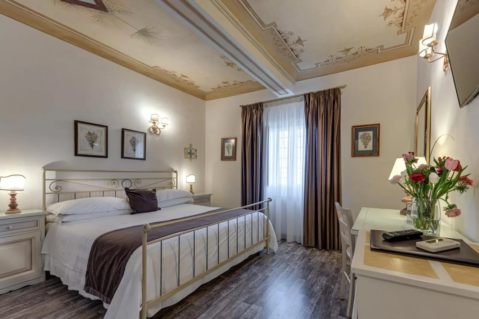 Photo of the whole room, Bed in Hotel Palazzo di Valli