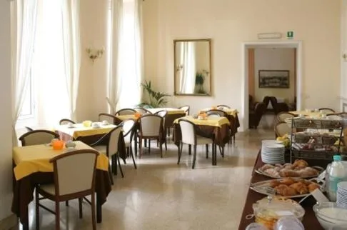 Restaurant/places to eat in Hotel Mediterranee