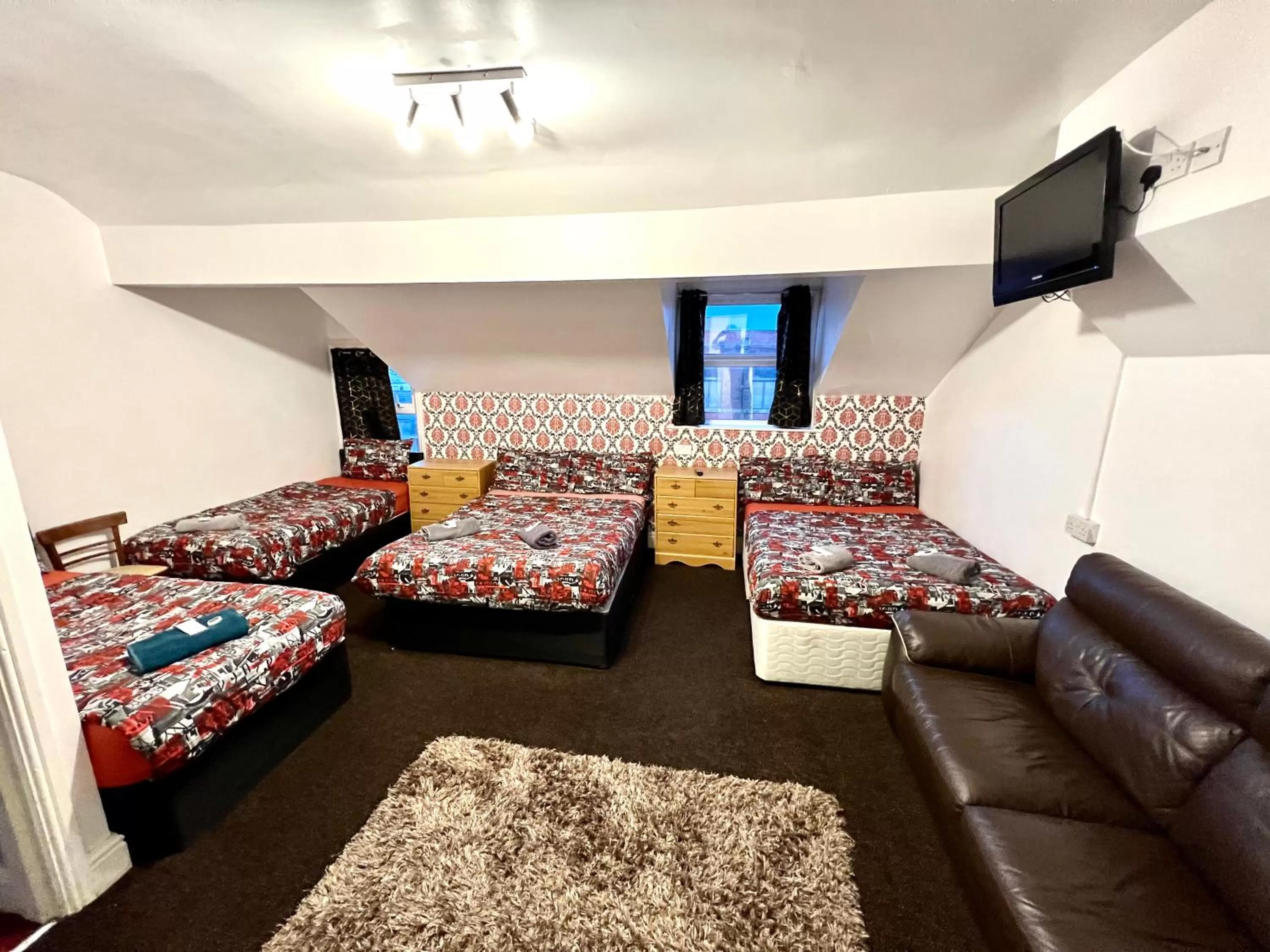 Photo of the whole room, Bed in Blackpool Central Hotel