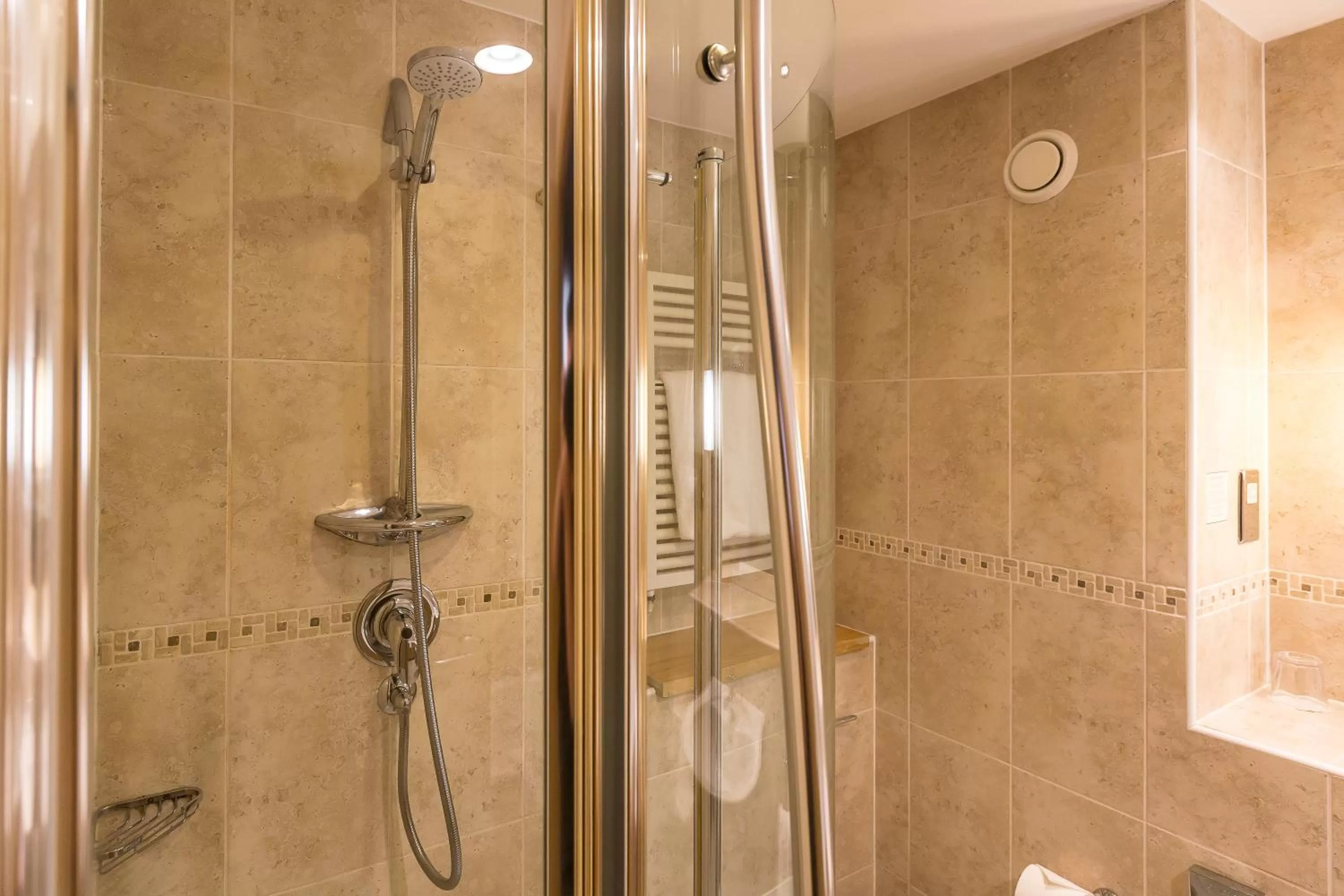 Superior Twin Room in Hellidon Lakes Hotel