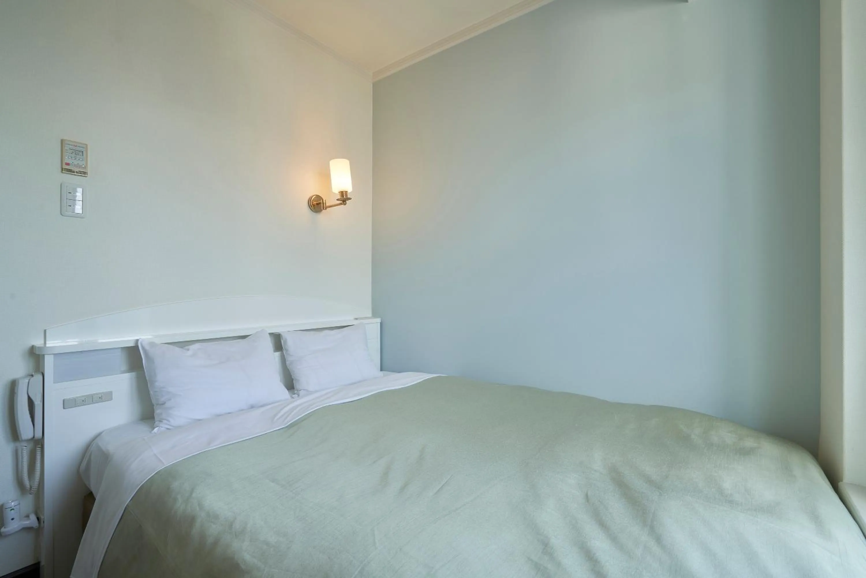 Photo of the whole room, Bed in Kobe Sannomiya Union Hotel