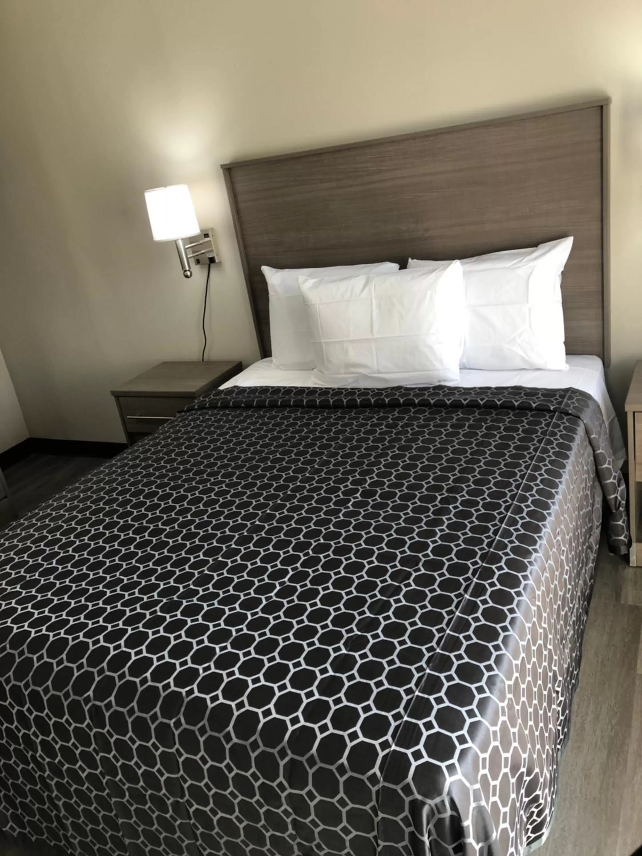 Bed in Trolley Stop Motel, Media ,Near PHL Airport PA