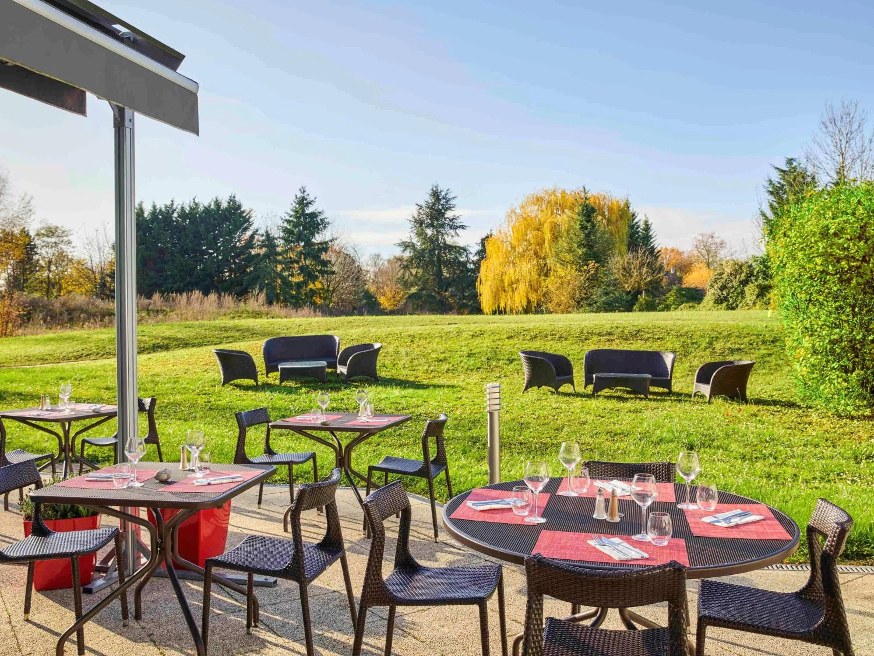 Restaurant/places to eat in Novotel Senart Golf De Greenparc