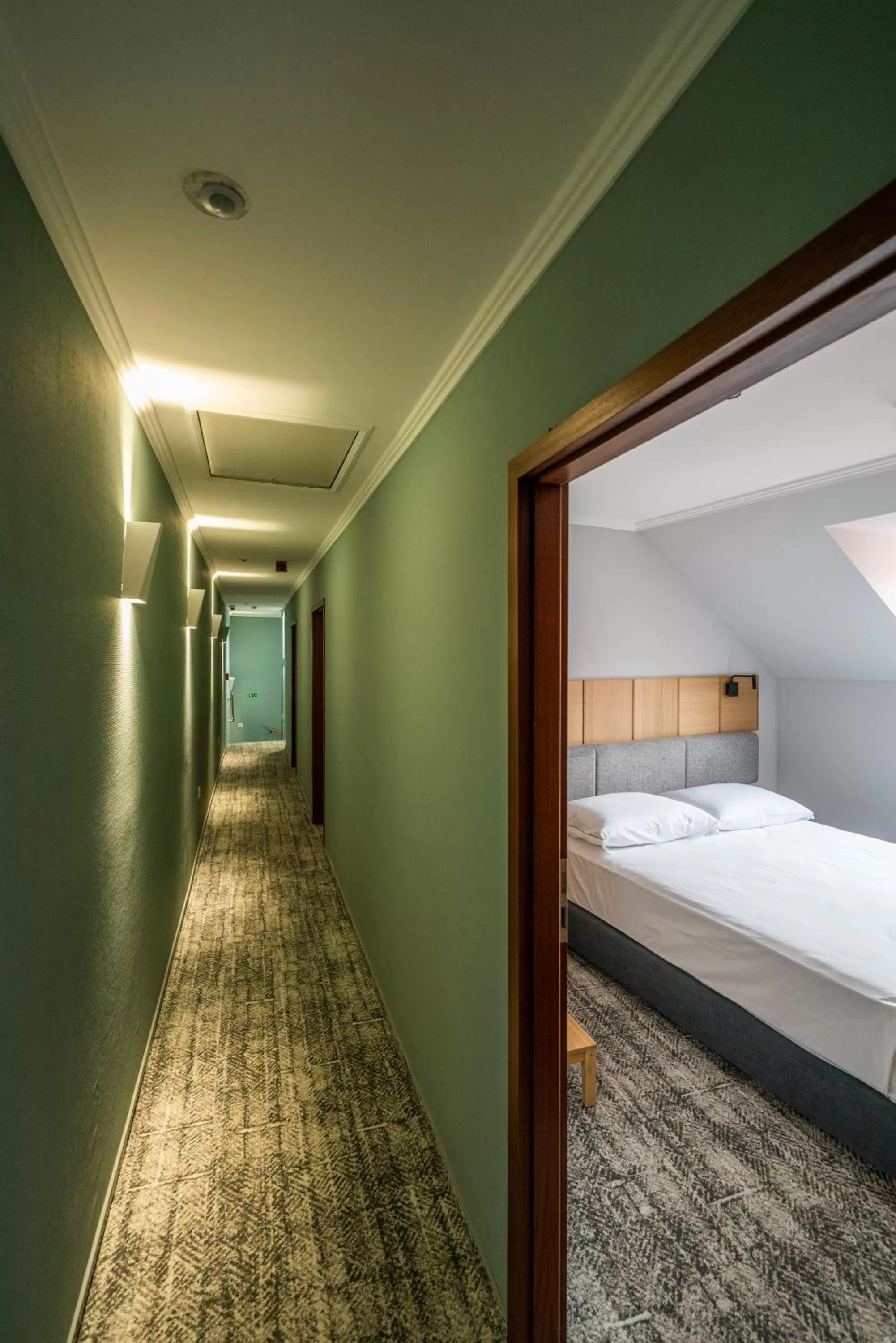 Property building, Bed in Duett - Urban Rooms