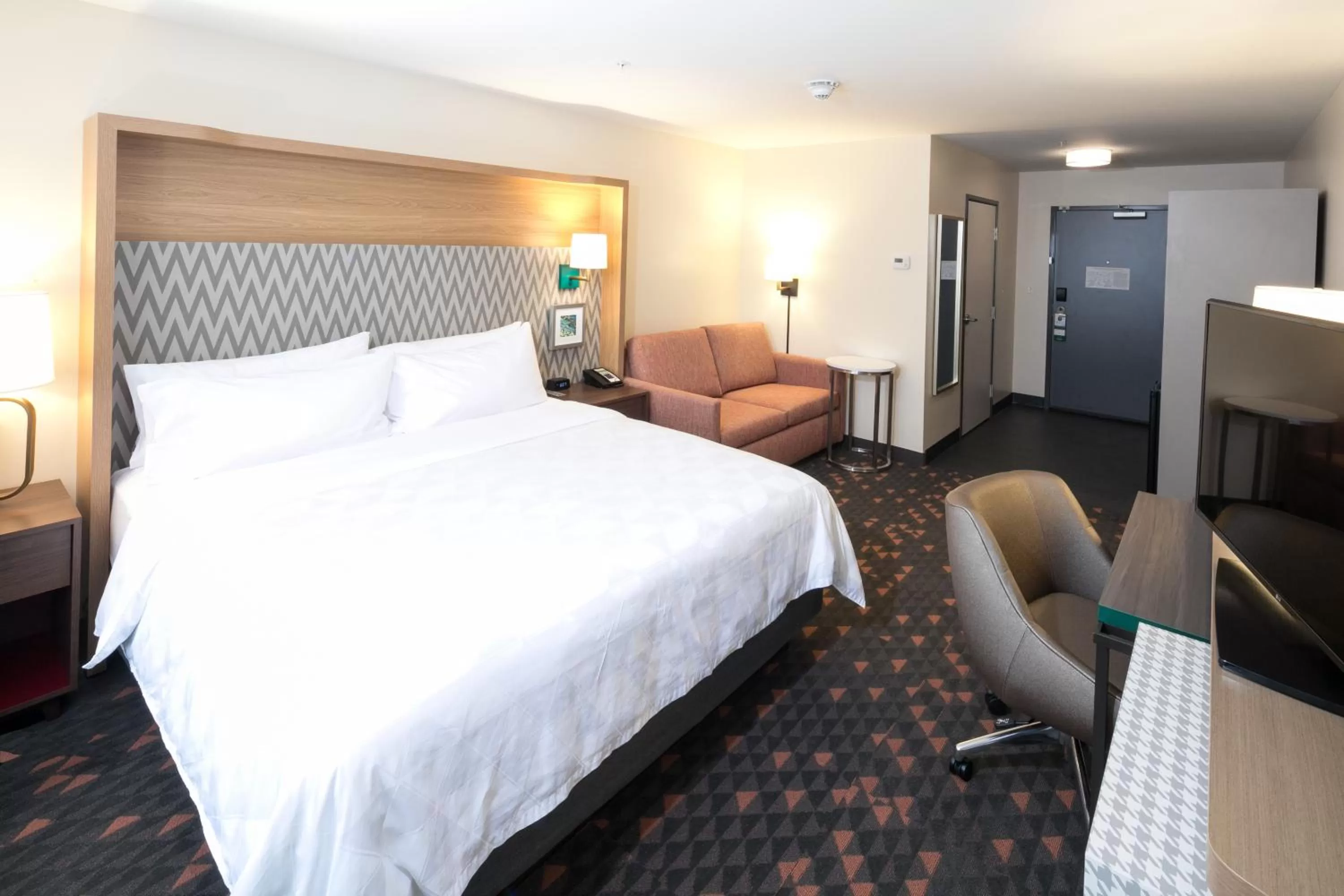Bed in Holiday Inn & Suites Detroit - Troy by IHG