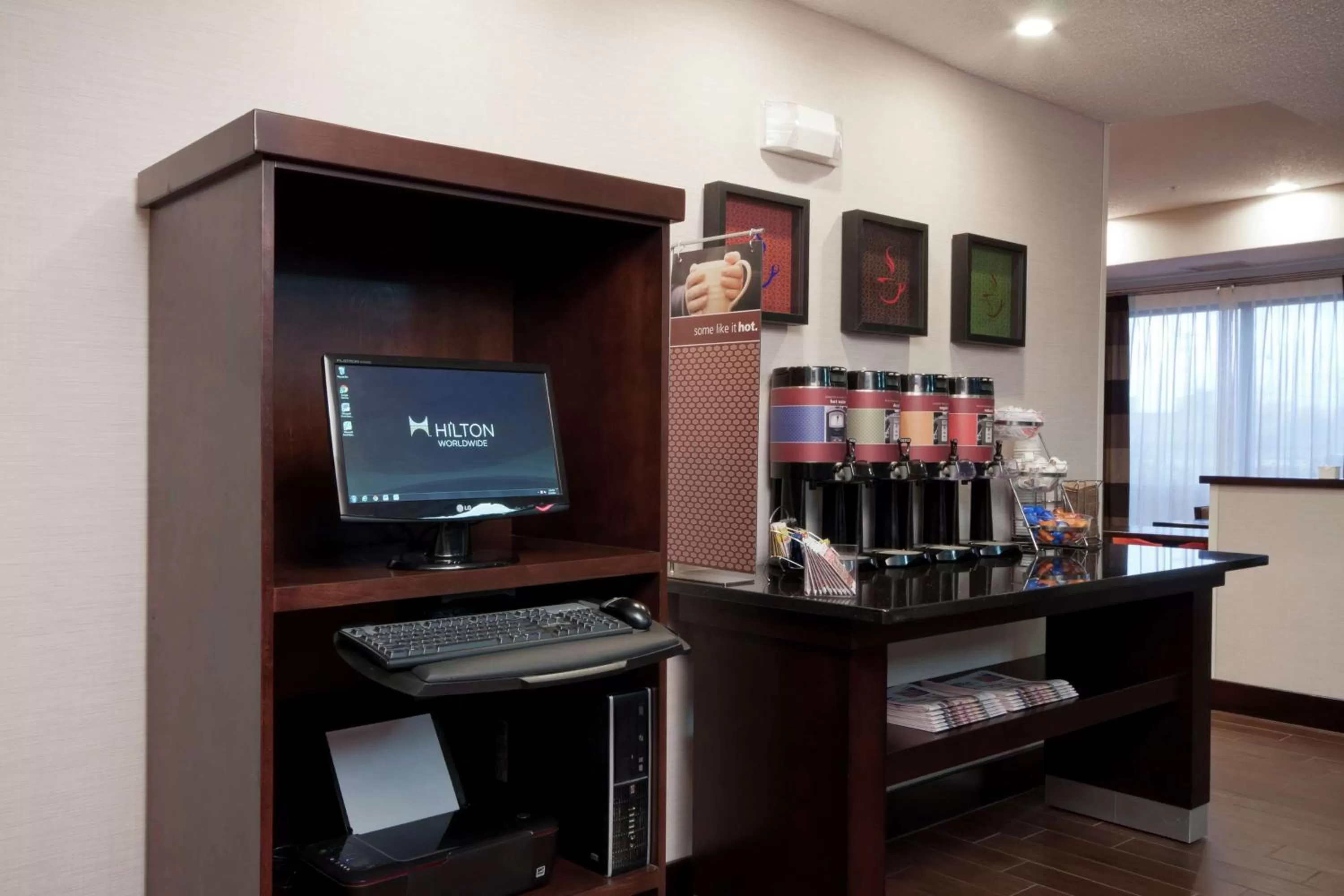 Dining area in Hampton Inn Jackson