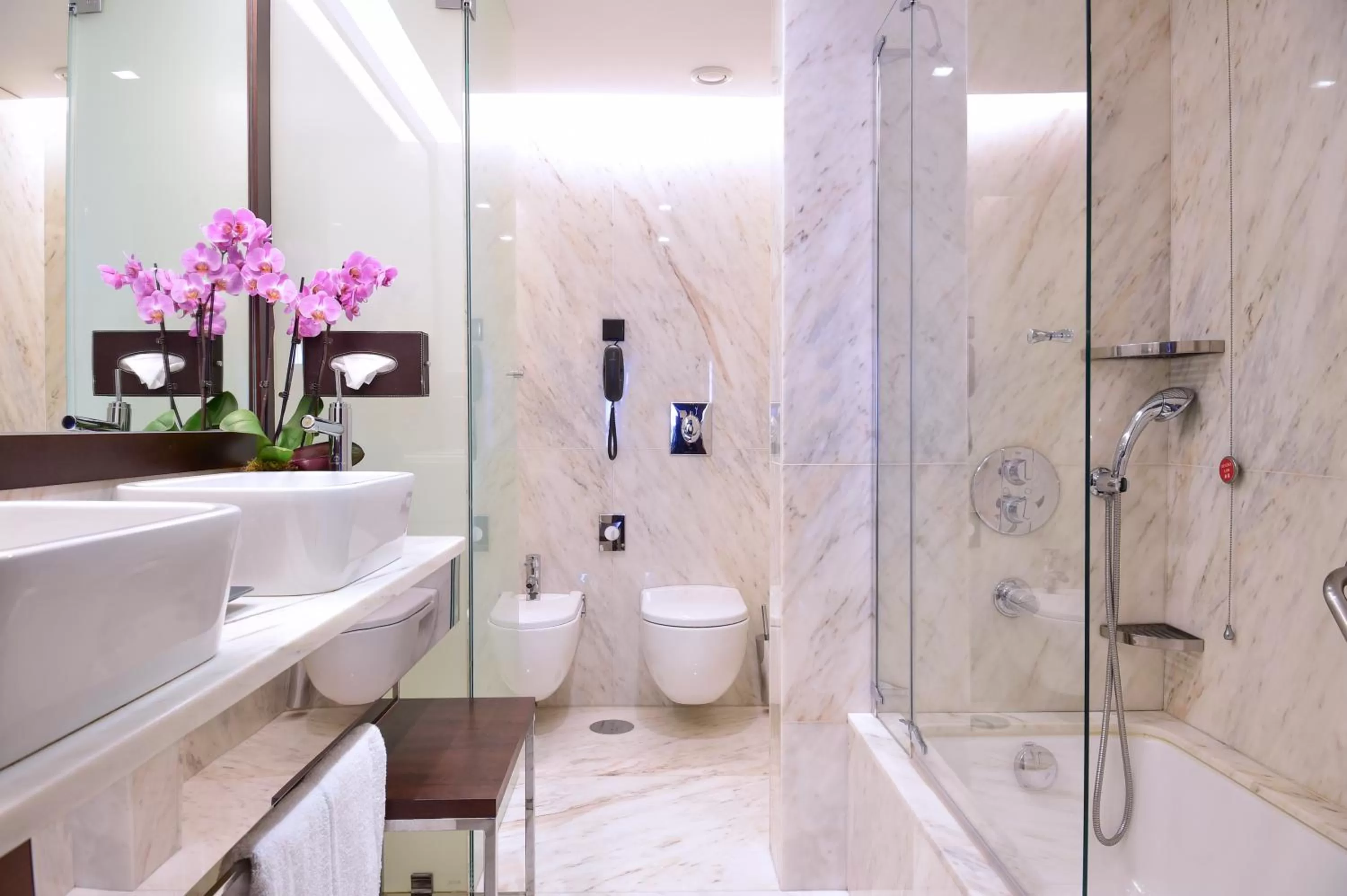 Shower in Porto Palácio Hotel by The Editory