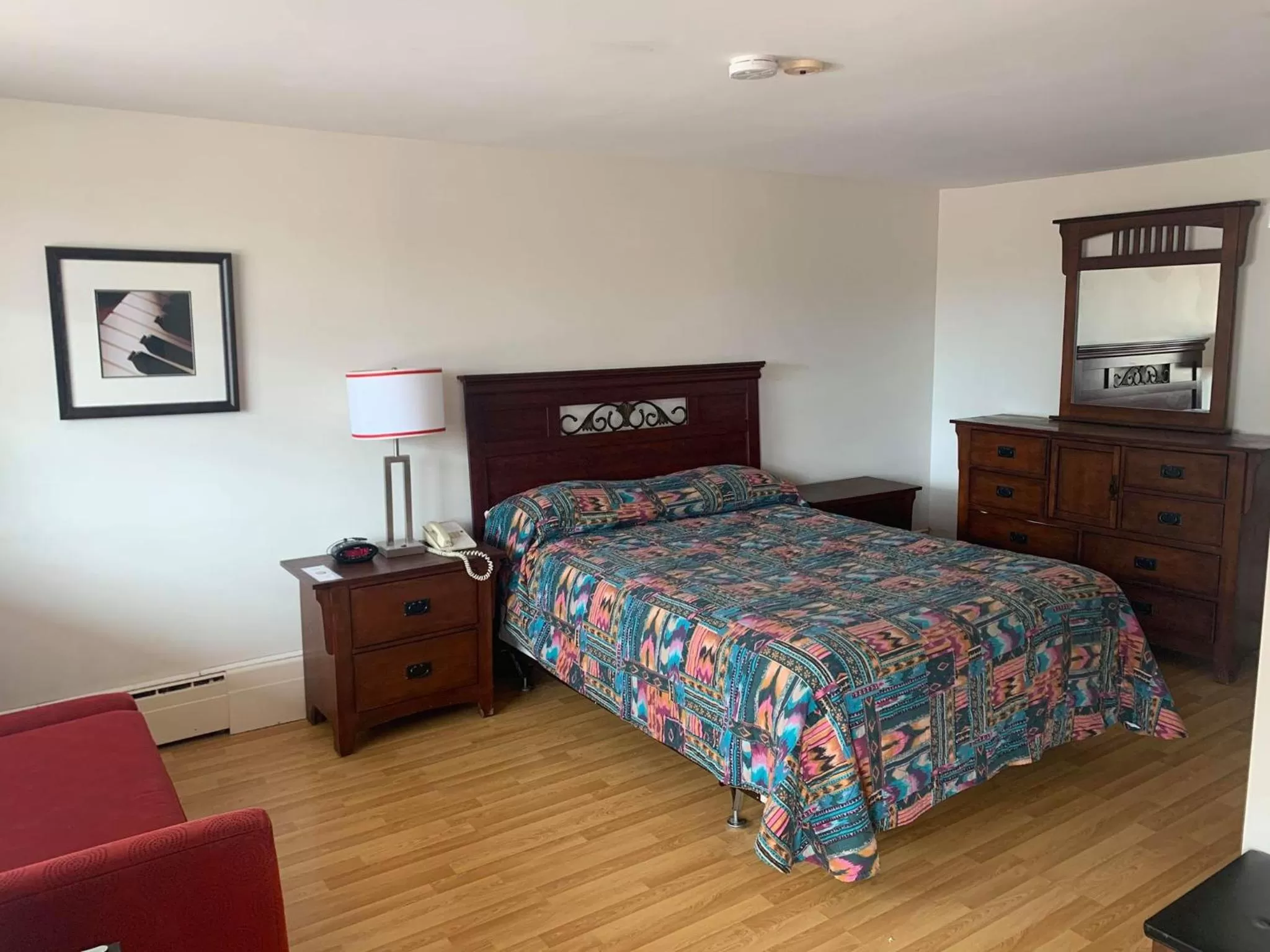 Bed in Stonehouse Motel and Restaurant