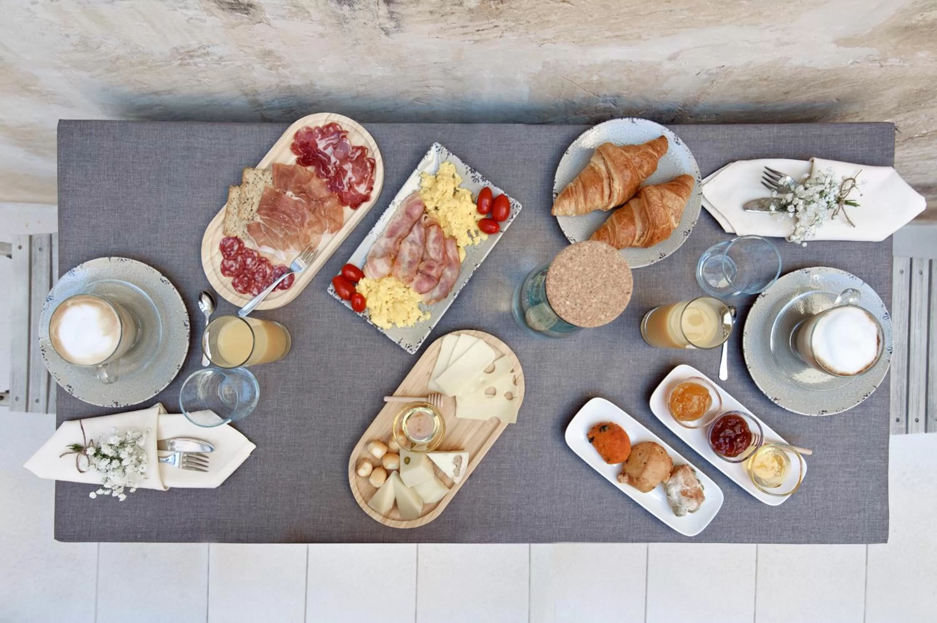 Food and drinks in Casa di Lo Suites