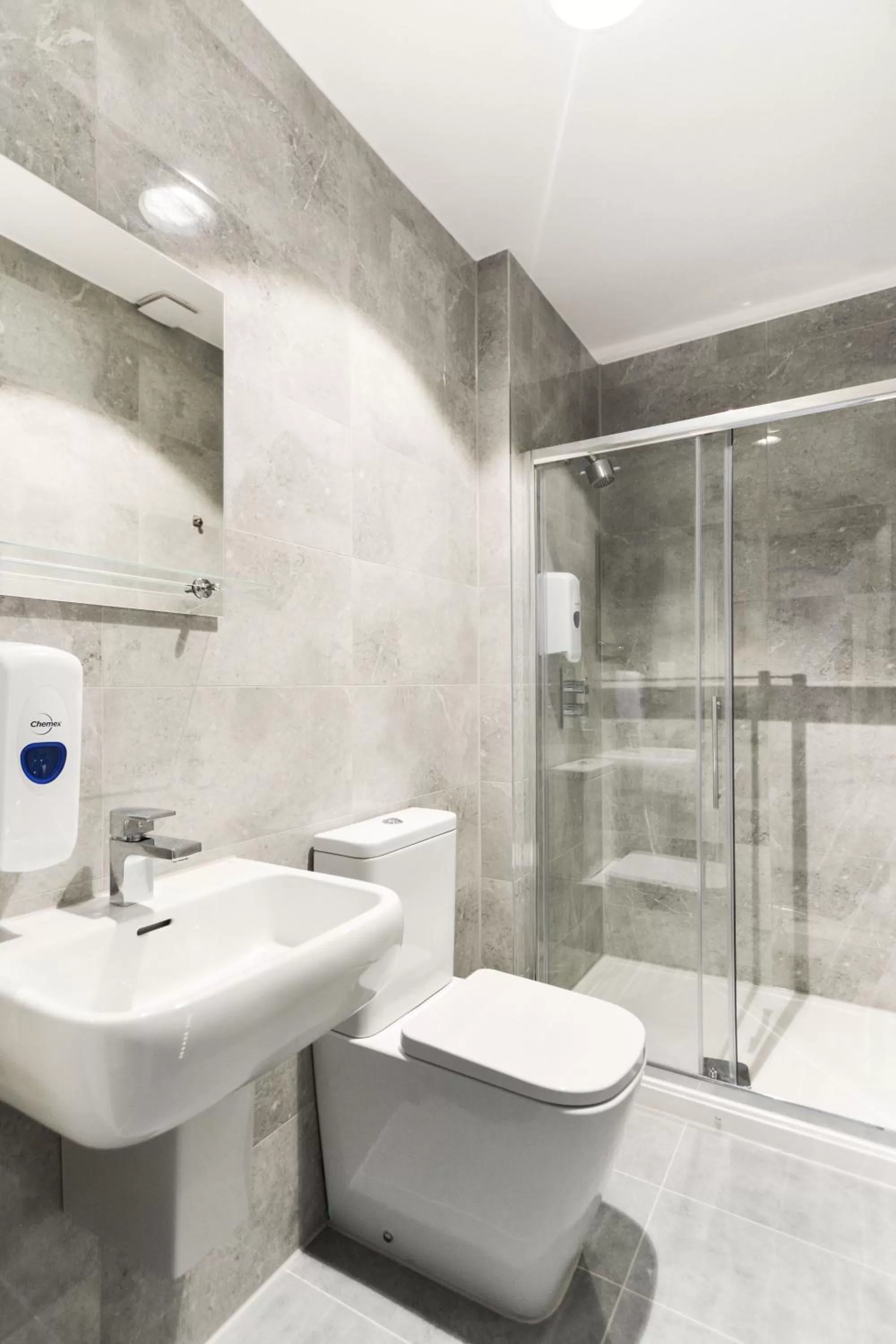 Bathroom in Green View Hotel Near Dartford