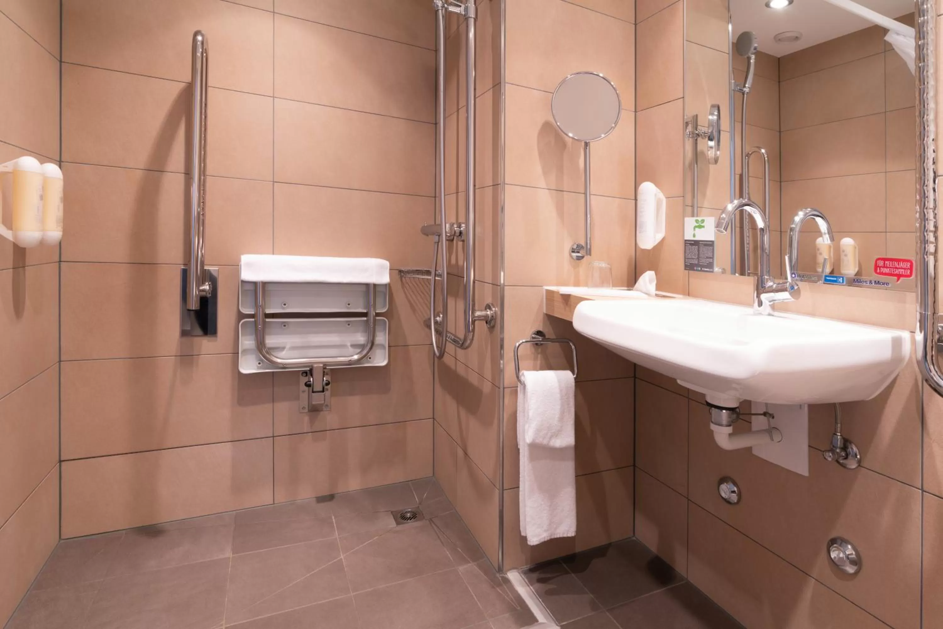 Bathroom in H+ Hotel Zürich