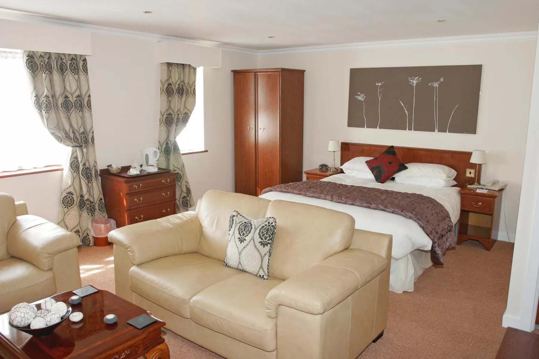 Photo of the whole room, Bed in Beaufort Park Hotel