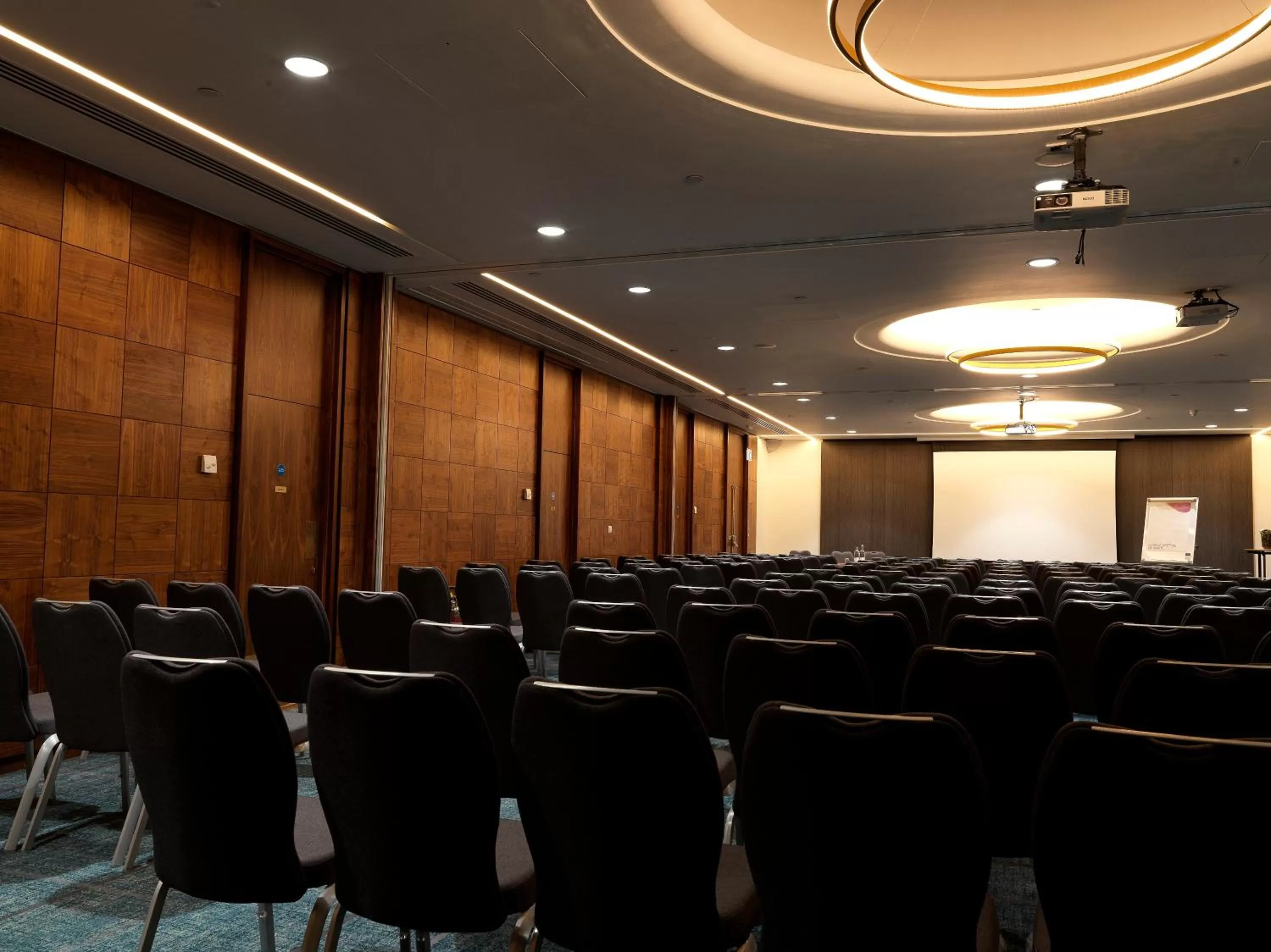 Meeting/conference room in Crowne Plaza London Kings Cross by IHG