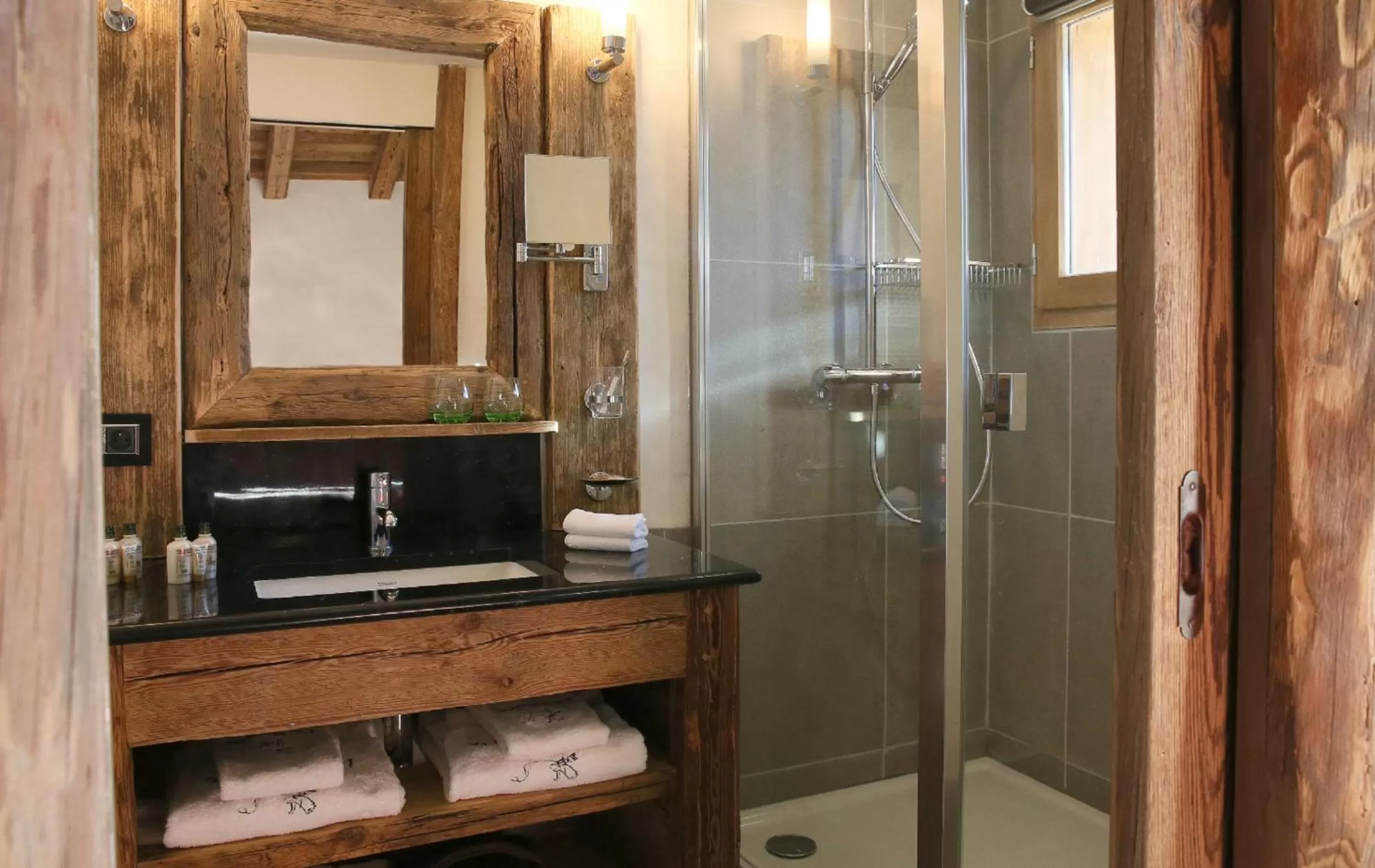 Bathroom in La Bouitte - Hôtel Relais & Châteaux