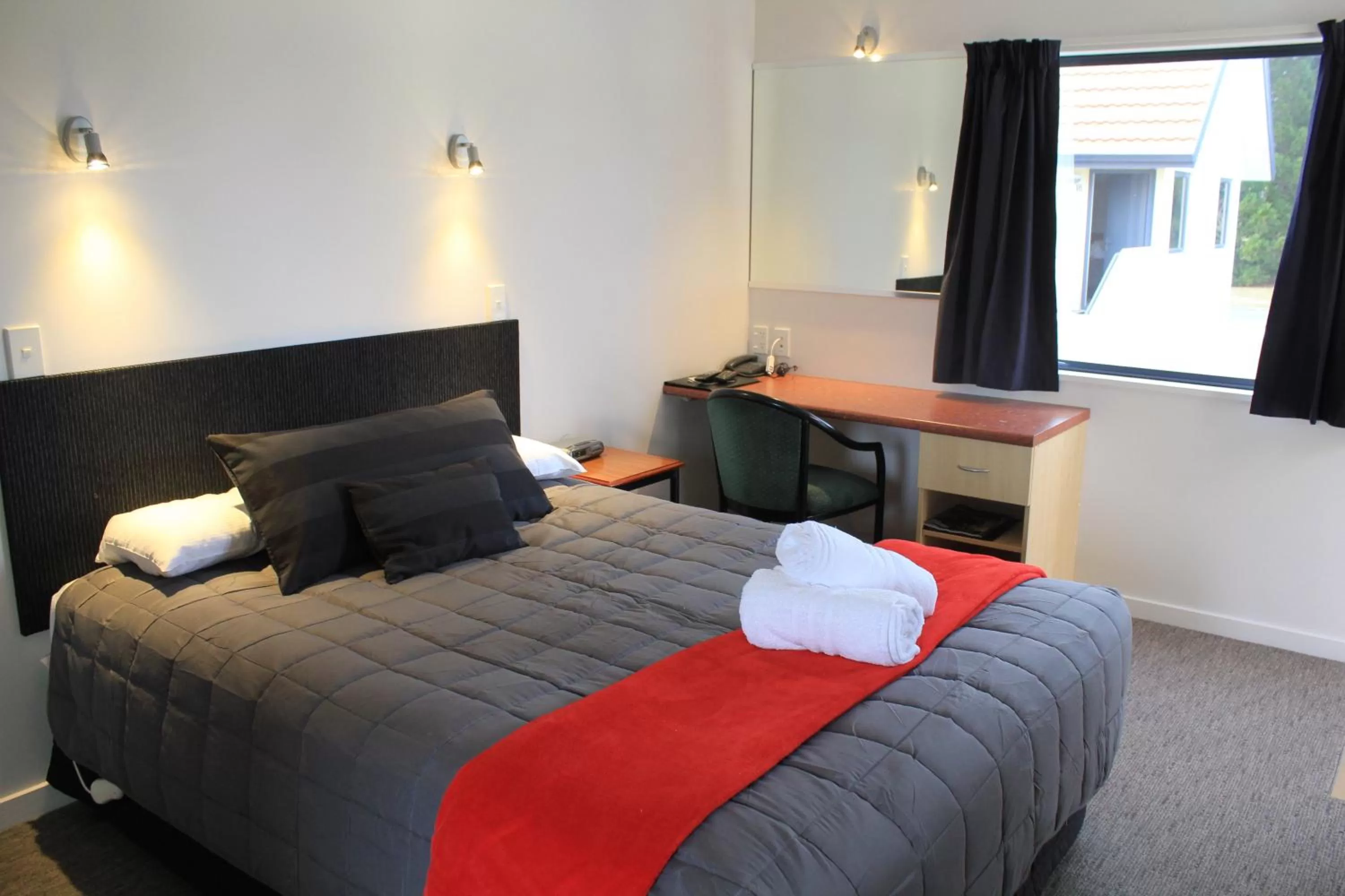 Day, Bed in Bella Vista Motel Te Anau